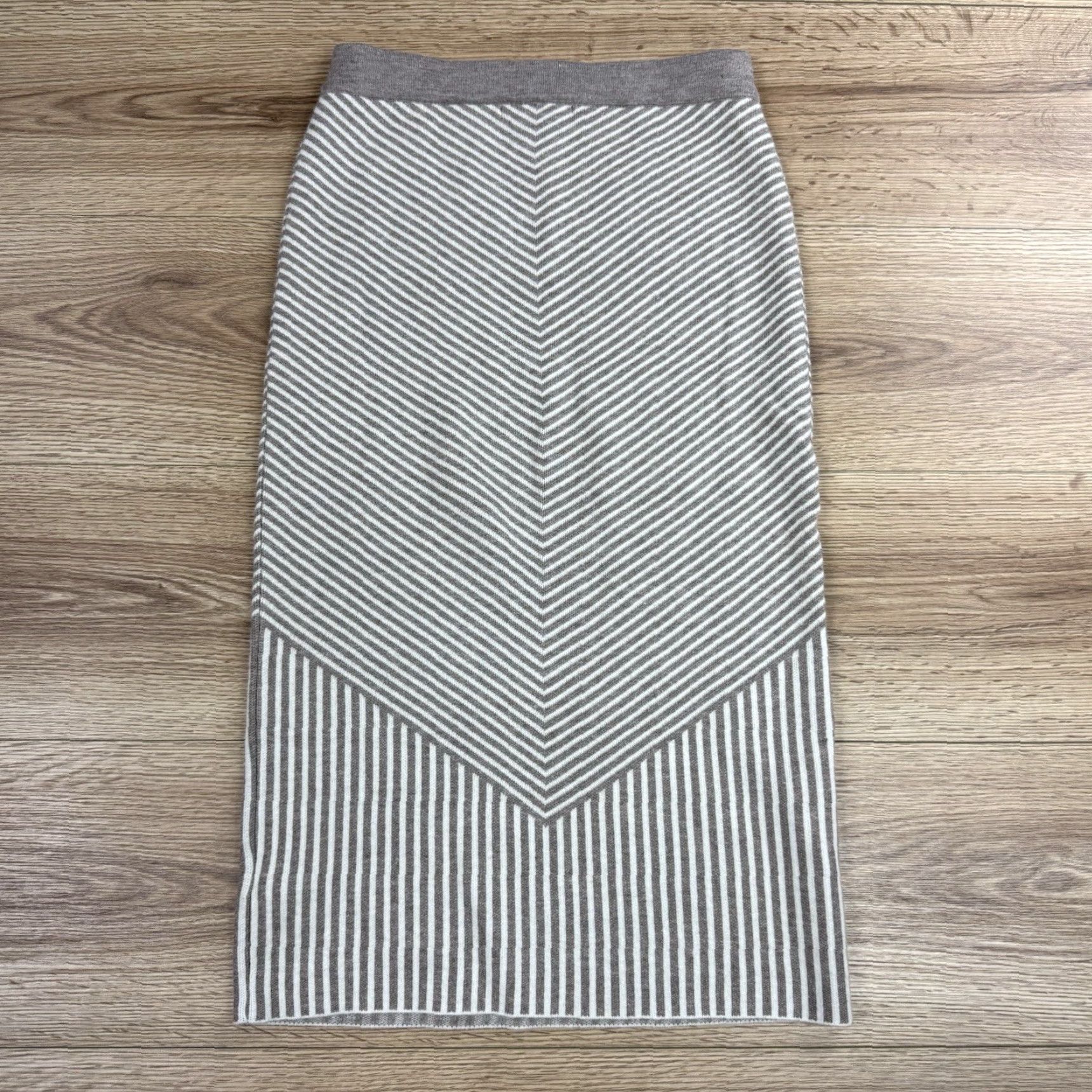 Vintage Tahari Women Skirt Midi Knit Beige White XS Striped Chevron Size XS / US 0-2 / IT 36-38 - 8 Thumbnail