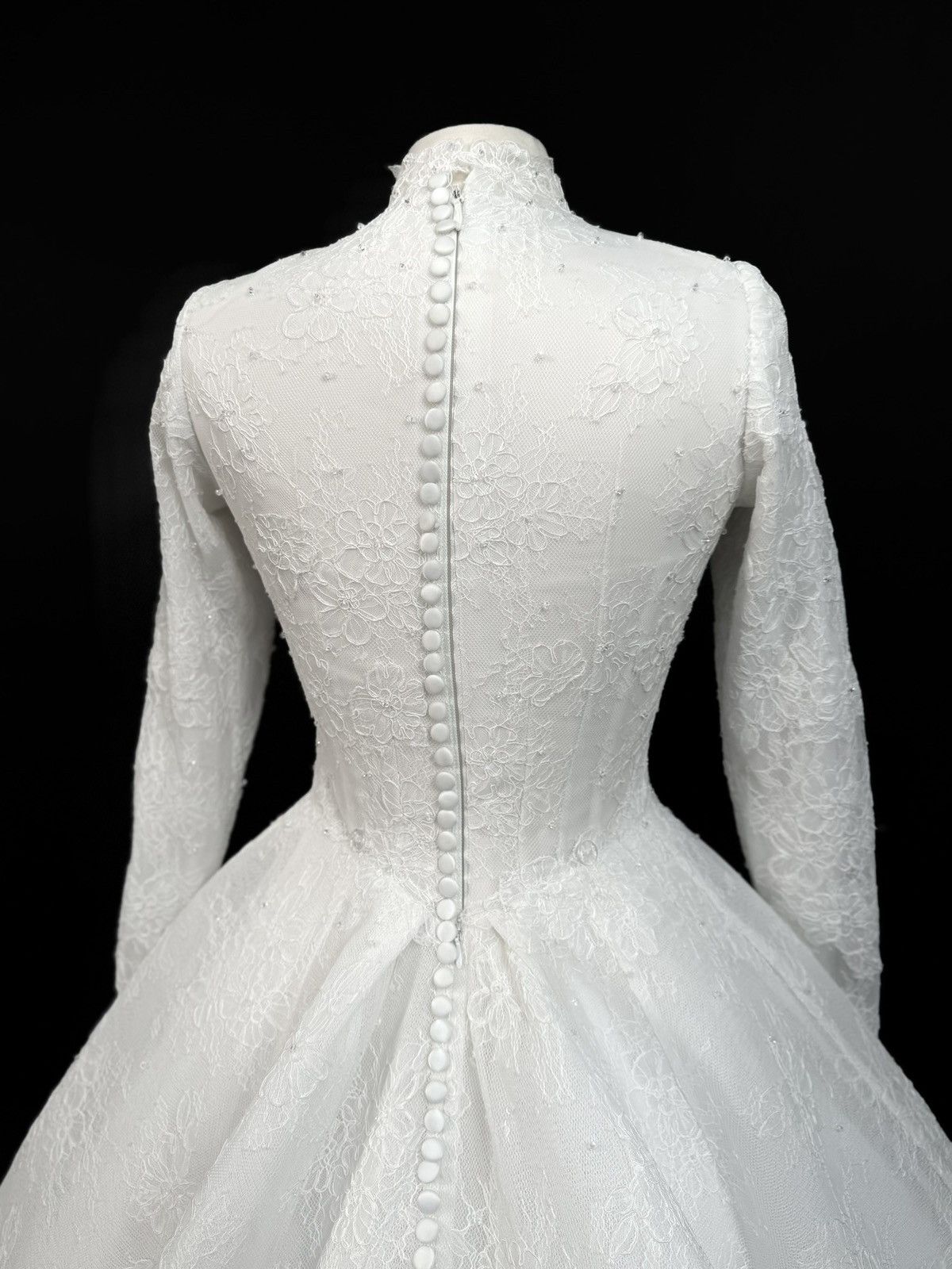 Other Preloved US 8 Anna Augusta Chantilly lace Bridal gown Size M / US 6-8 / IT 42-44 - 8 Thumbnail