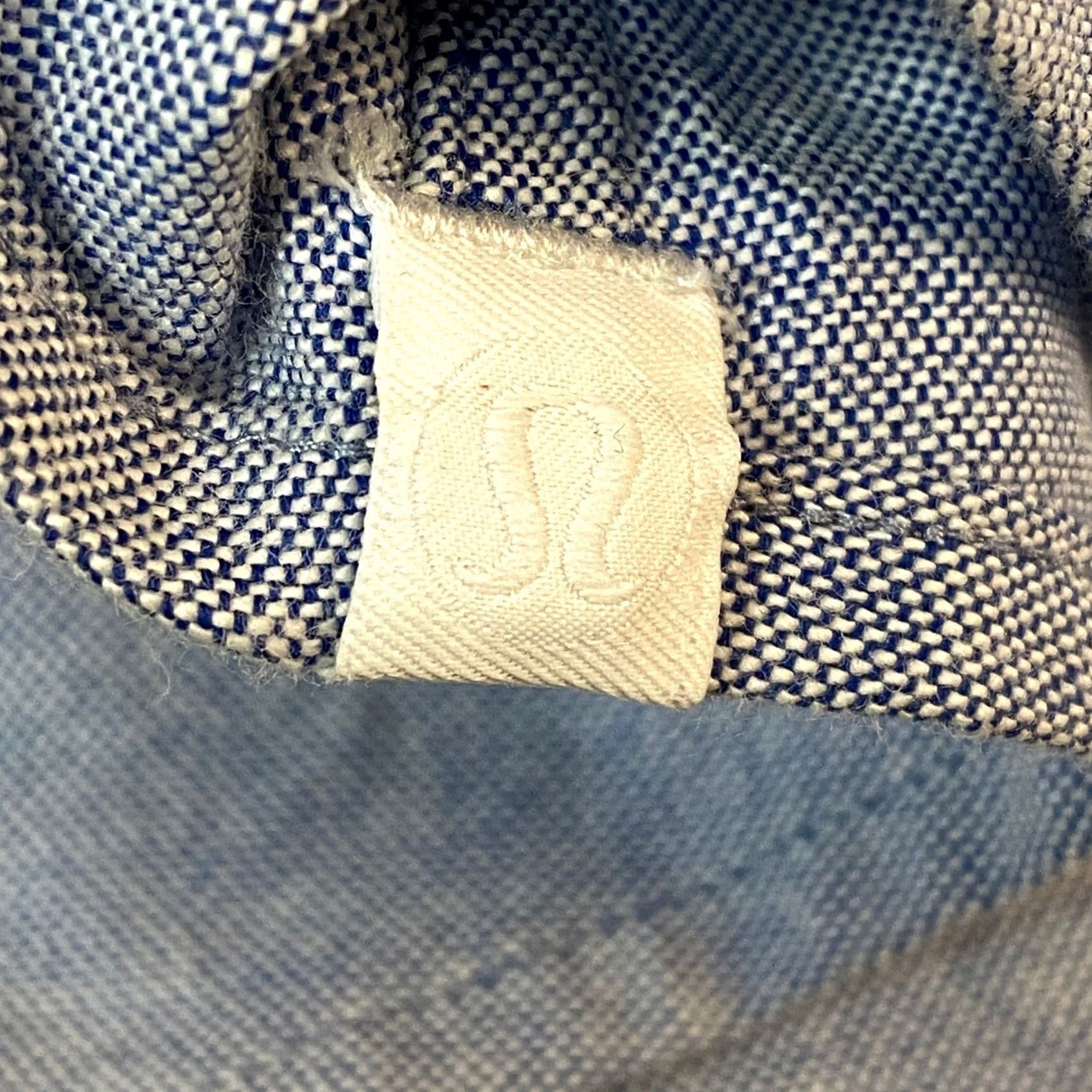 Lululemon Lululemon Shirt Mens Large Button Up Blue Chambray Chest Pocket Casual Size US L / EU 52-54 / 3 - 3 Thumbnail