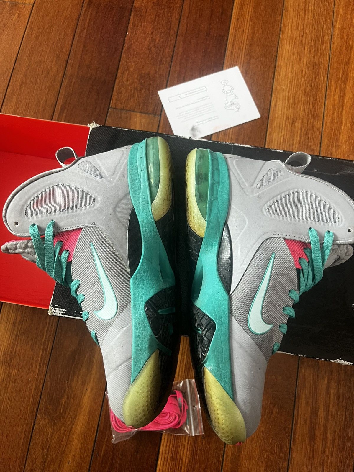 Nike South Beach Lebron Size US 9.5 / EU 42-43 - 2 Thumbnail