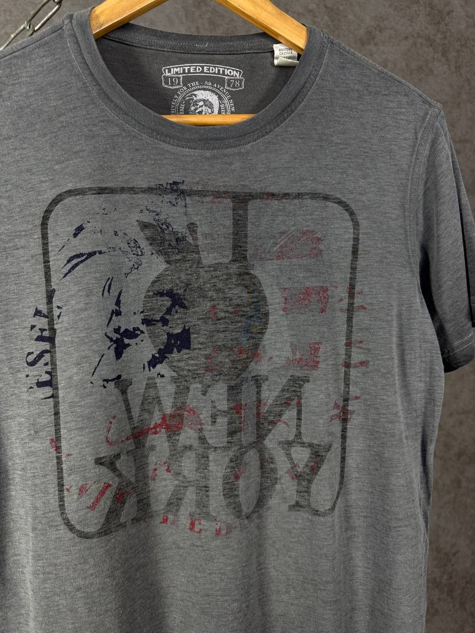 Diesel Diesel vintage designer art tee Size US S / EU 44-46 / 1 - 3 Thumbnail