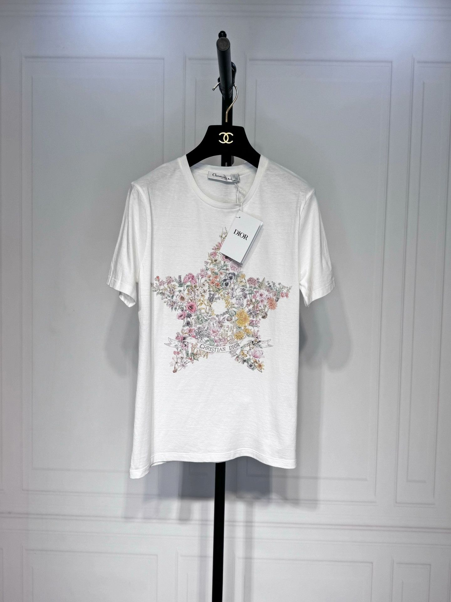 Dior Dior 25 Winter Floral Star T-shirt Size S / US 4 / IT 40 - 1 Thumbnail