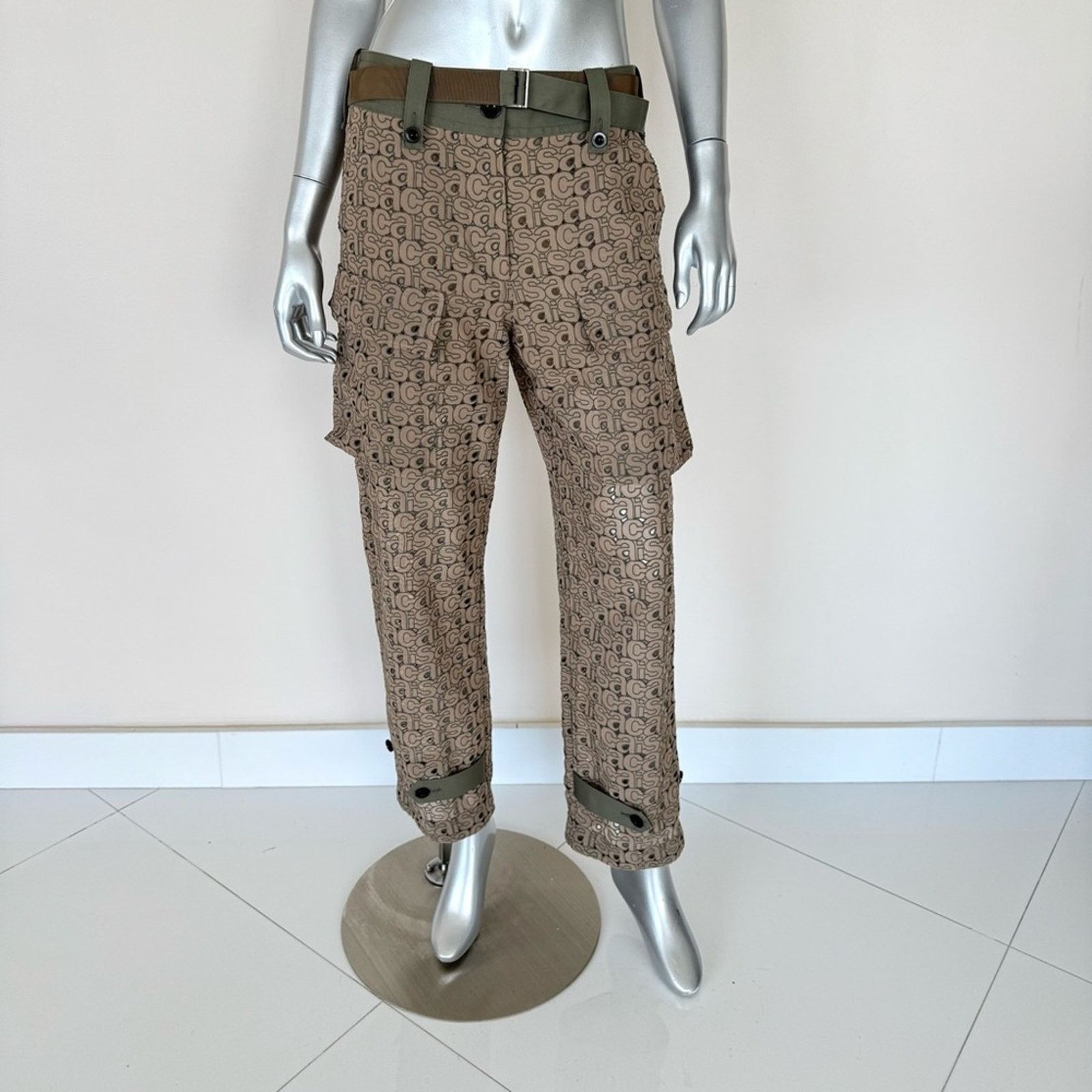 Sacai SACAI women pants embroidery size 2 or M Authentic 1950$ Size 28" / US 6 / IT 42 - 1 Thumbnail