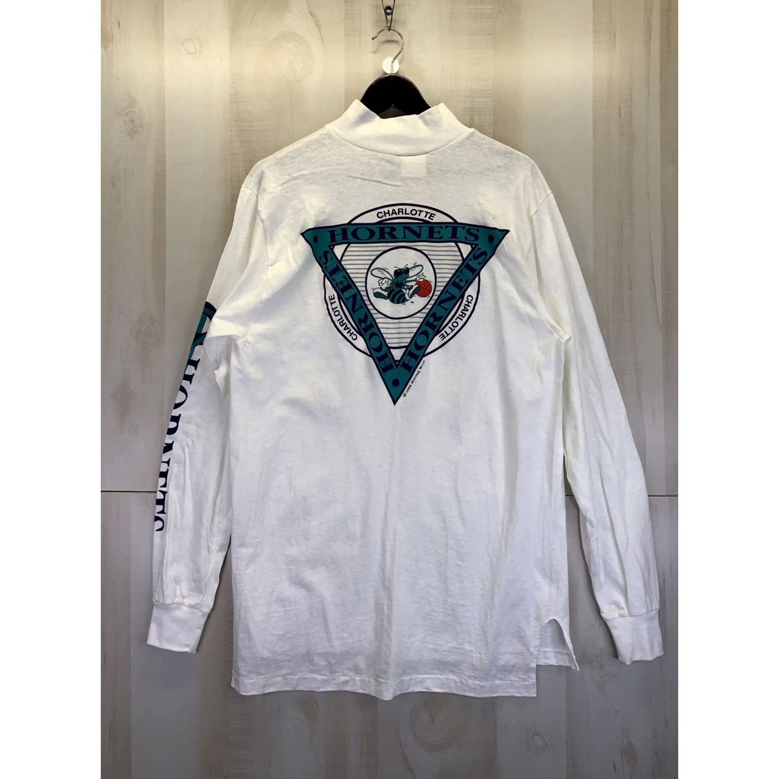 Nutmeg VINTAGE Dead Stock Nutmeg Mills Charlotte Hornets Mens Long Sleeve Shirt XL White 1980s Graphic Tee Sportswear Mens Size US XL / EU 56 / 4 - 7 Thumbnail