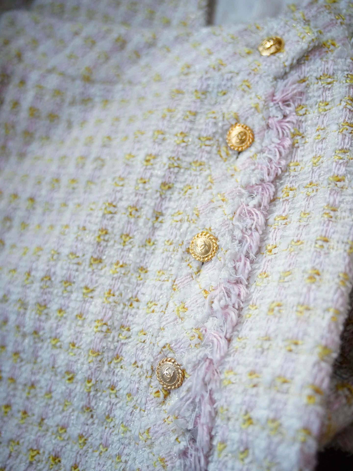 Chanel Chanel 1992 Yellow-Pink Lurex Tweed Suit Skirt Set Size M / US 6-8 / IT 42-44 - 7 Thumbnail