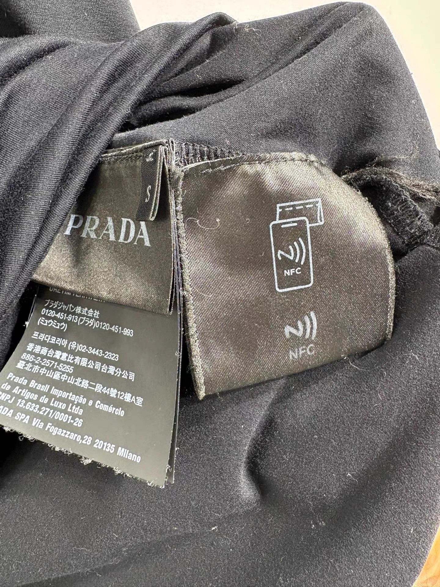 Prada Prada Embroidered Triangle Logo Short Sleeve K29 Size US S / EU 44-46 / 1 - 6 Thumbnail