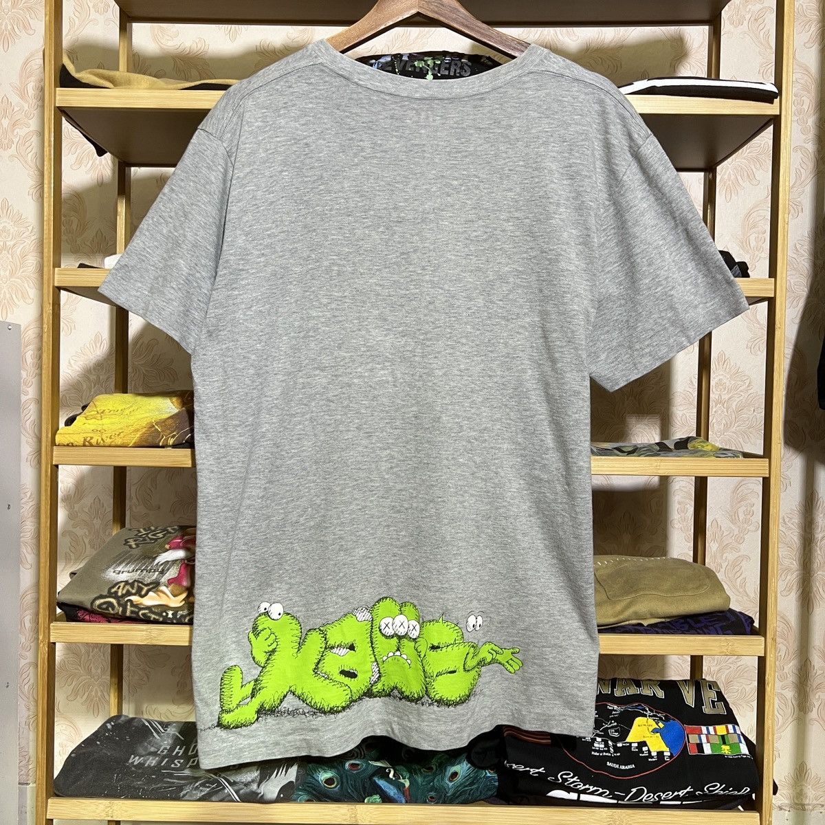 Japanese Brand Kaws Uniqlo Back Graphics Design Size US M / EU 48-50 / 2 - 1 Thumbnail
