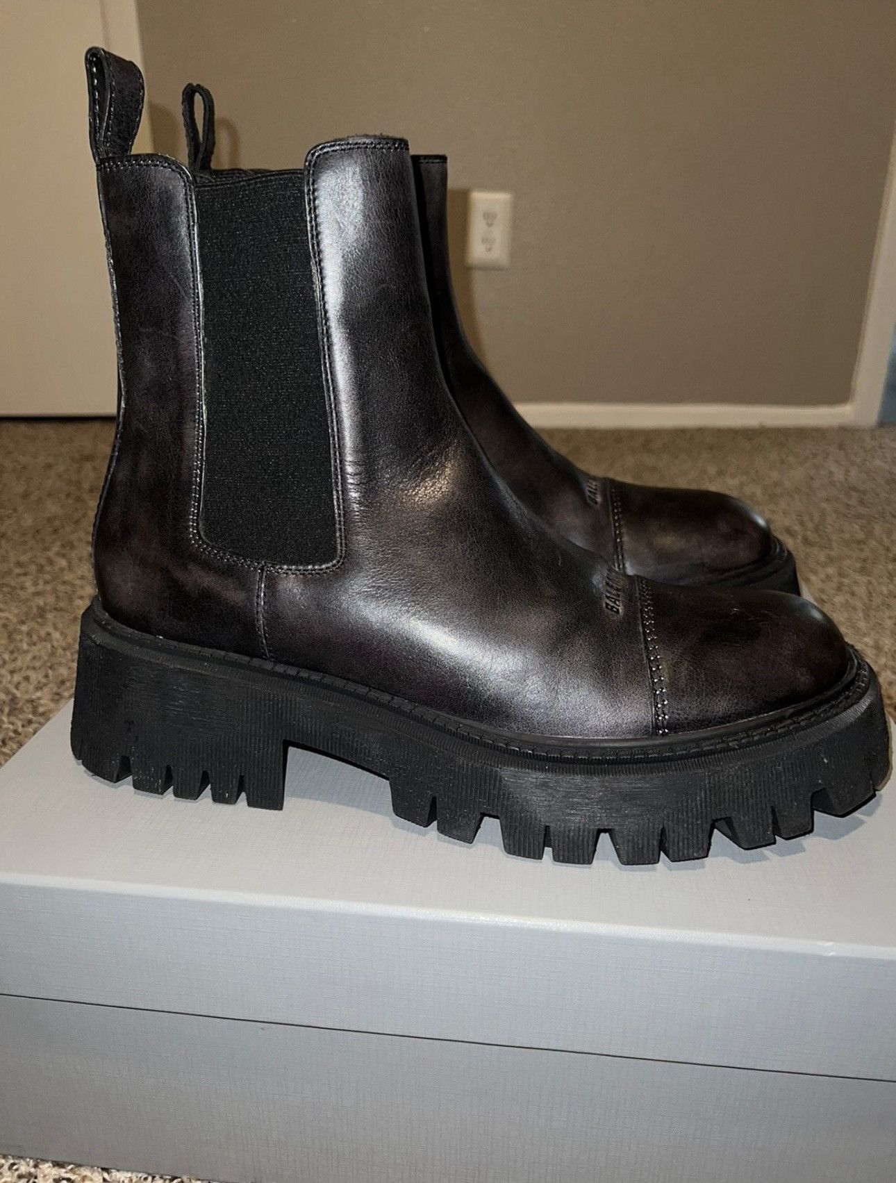 Balenciaga BALENCIAGA TRACTOR BOOTIE L20 AGED EFFECT LEATHER Size US 12 / EU 45 - 2 Thumbnail