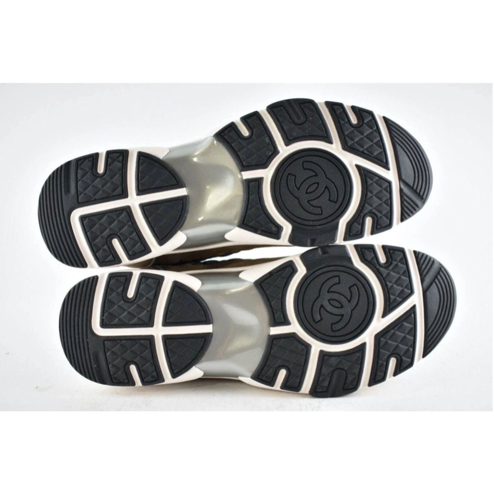 Chanel Chanel White CC Logo Low Top Trainer Sneaker 44 11 Size US 11 / EU 44 - 11 Thumbnail