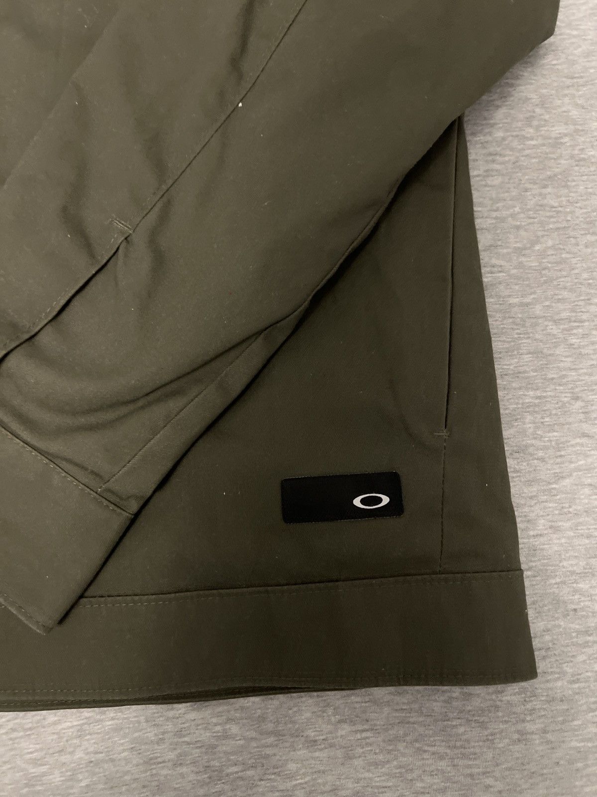 Oakley Vintage Oakley Jacket Streetwear Y2k Style Hype Surf Style Size US L / EU 52-54 / 3 - 2 Thumbnail