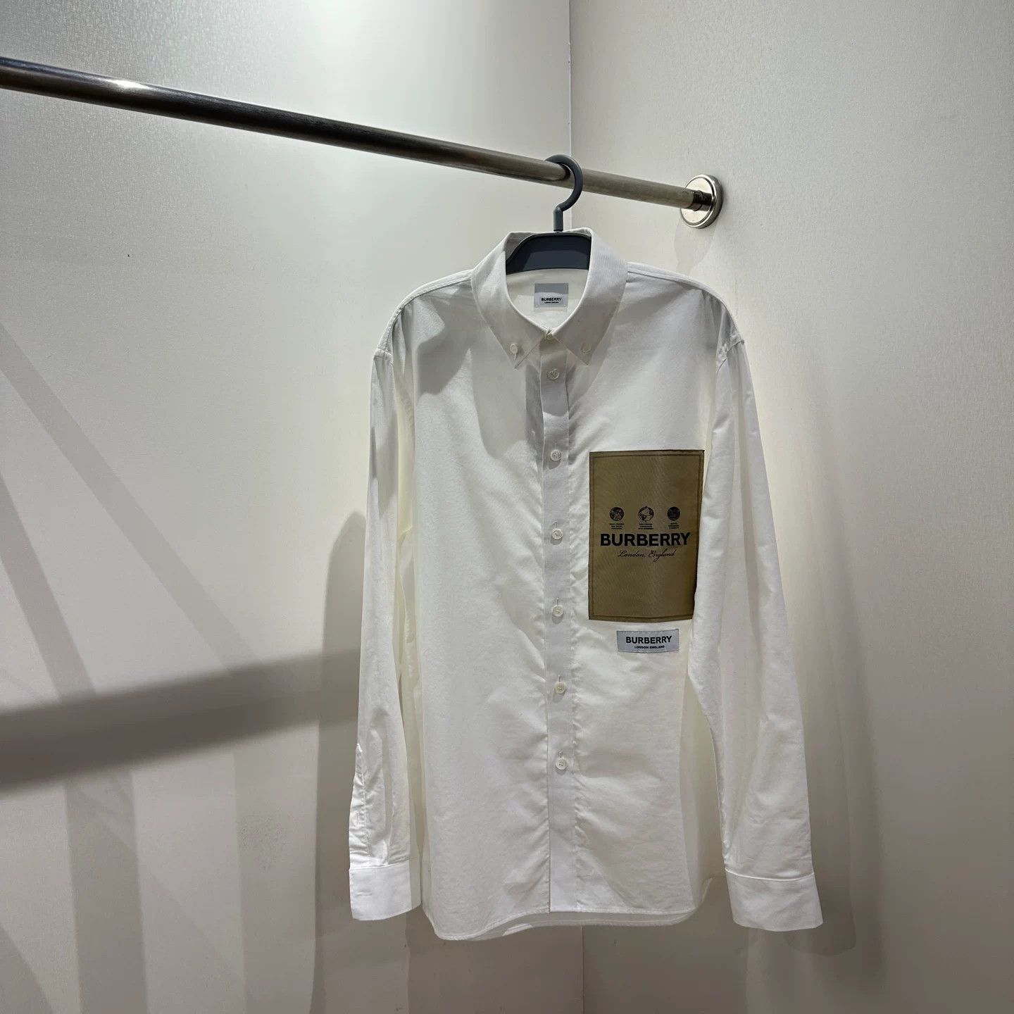 Burberry Burberry T-Shirt L Women Size L / US 10 / IT 46 - 1 Thumbnail
