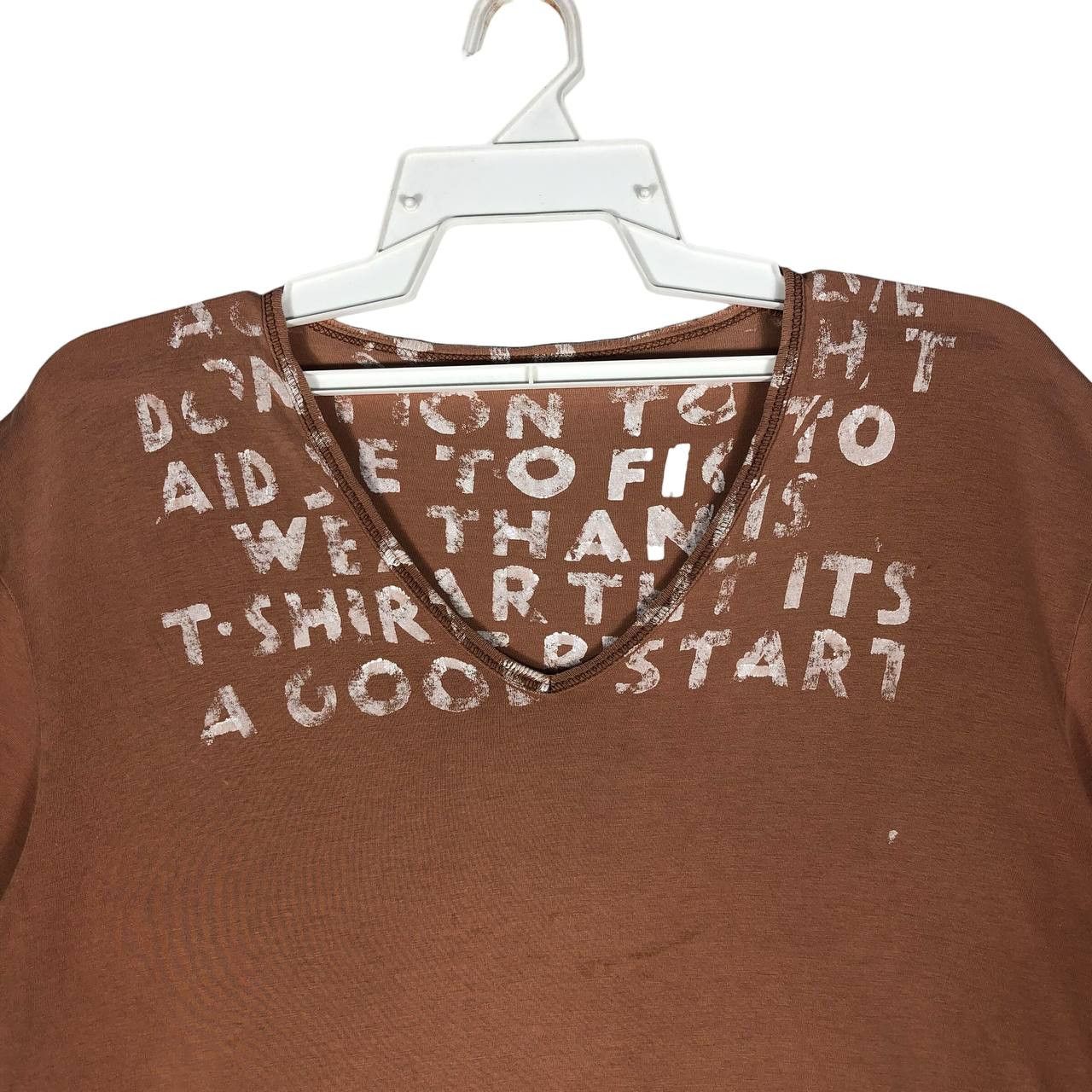 Maison Margiela Maison Margiela AIDS Brown V-Neck T-Shirt Size M / US 6-8 / IT 42-44 - 2 Thumbnail
