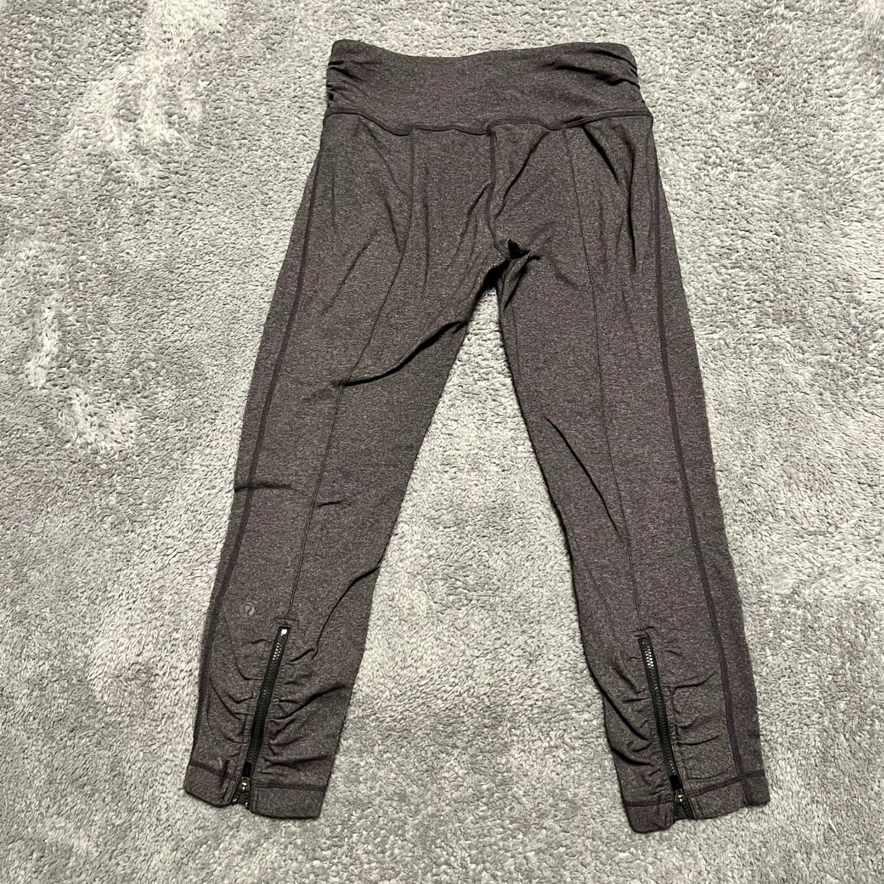 Lululemon Lululemon Crop Leggings Womens 6 Gray Ruched Zipper Back Bottom Capri Pants Size 28" / US 6 / IT 42 - 2 Thumbnail