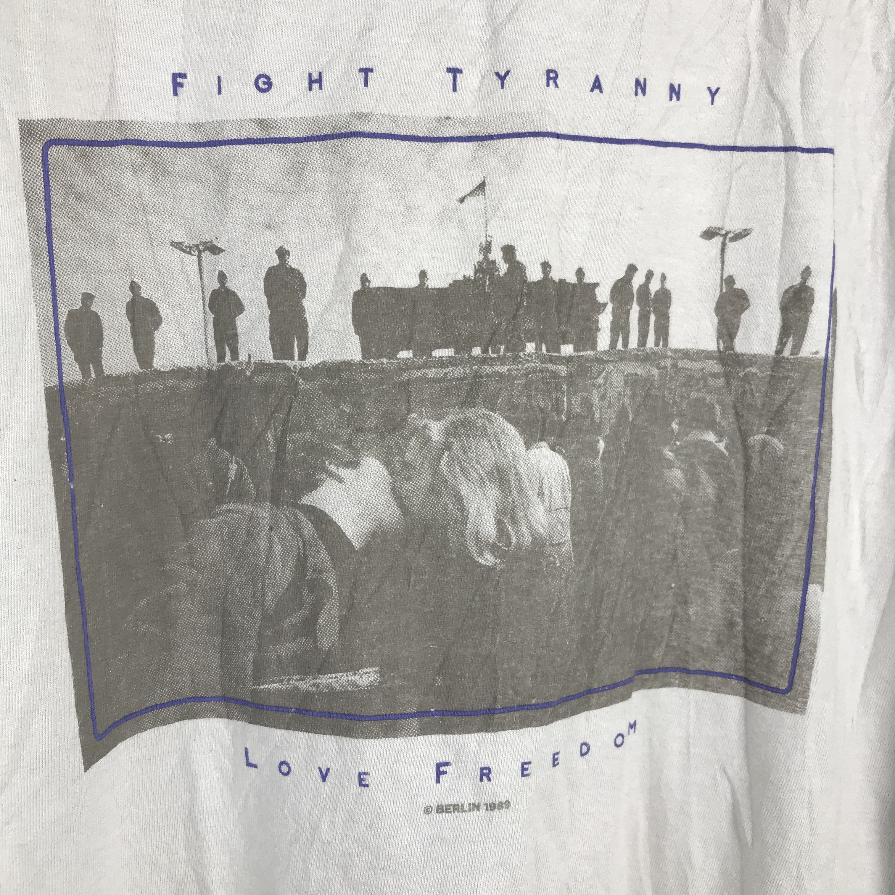 Vintage Brandy Melville Fight Tyranny Love Freedom Berlin phototee Size US L / EU 52-54 / 3 - 3 Thumbnail