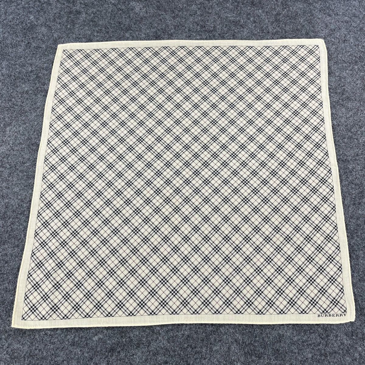 Burberry Burberry Handkerchief / Bandana / Neckerchief B130 Size ONE SIZE - 1 Thumbnail
