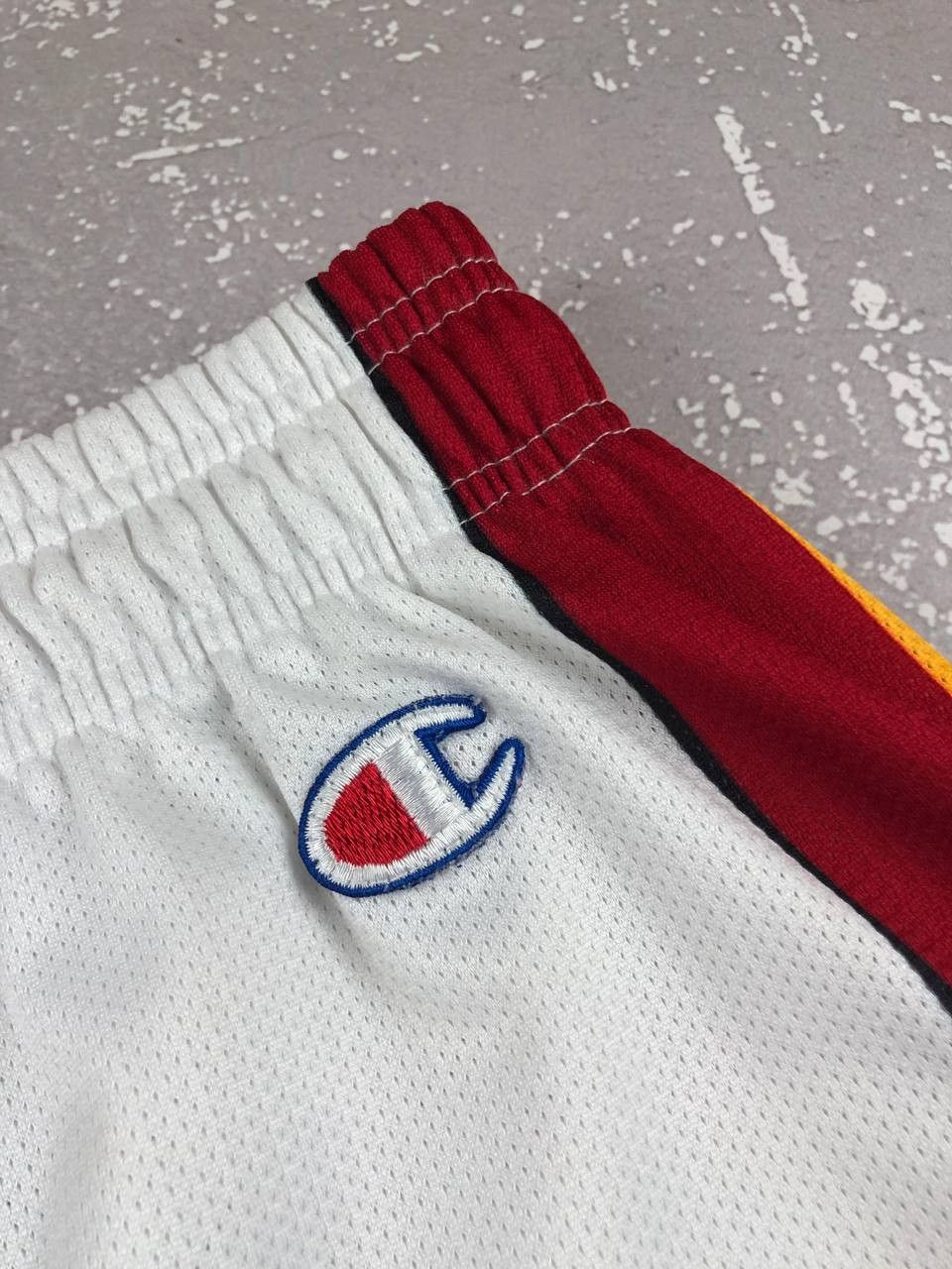 Champion VTG 90’s Miami Heat NBA Tim Hardaway champion shorts Size US 36 / EU 52 - 6 Thumbnail
