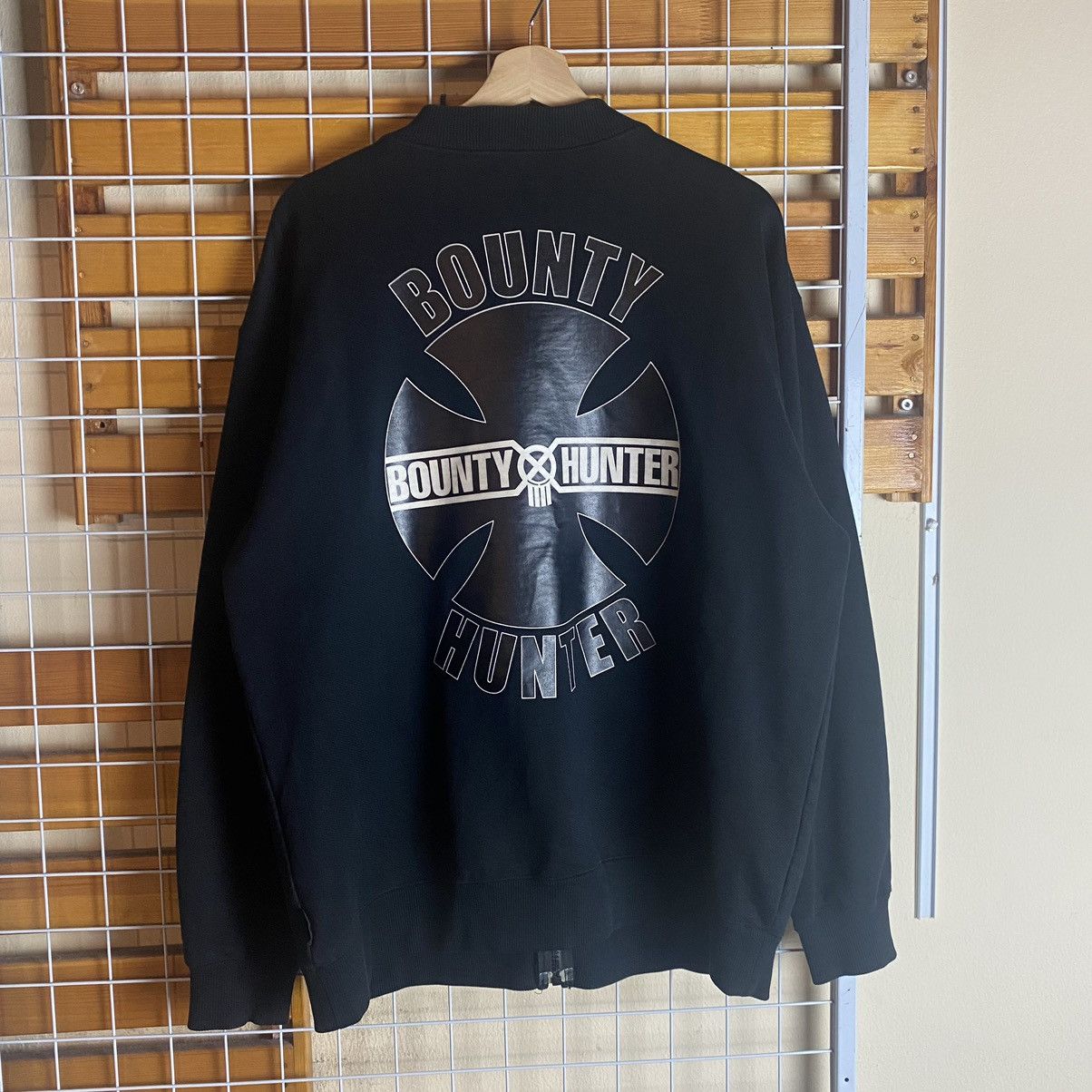 Bounty Hunter × Japanese Brand Rare!! Vintage Bounty Hunter SS02 Madness Sweaters Size US L / EU 52-54 / 3 - 1 Thumbnail