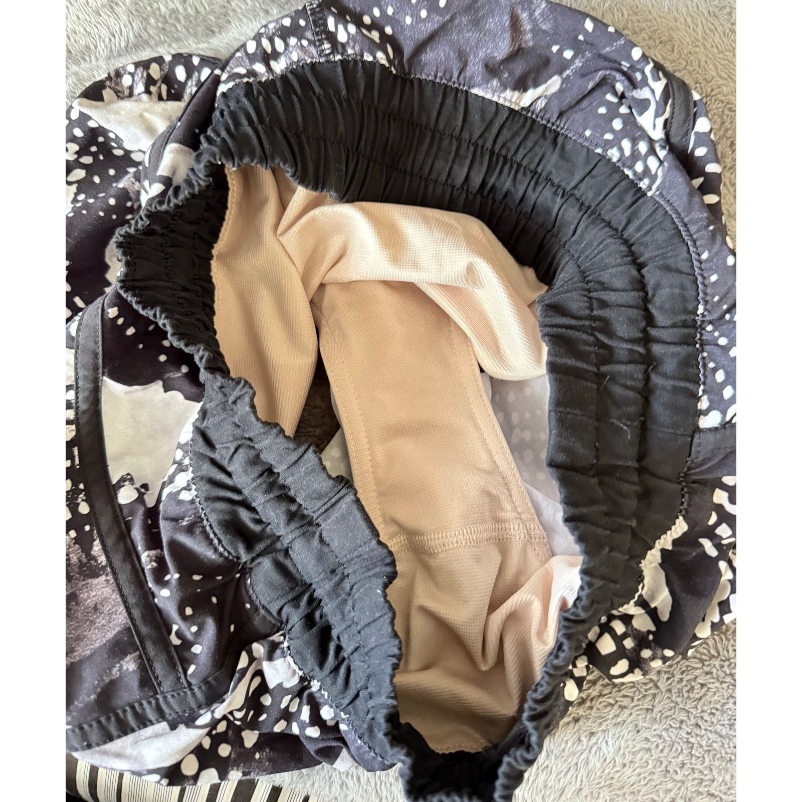 Lululemon Lululemon Speed Short lined sized 4 Pristine! Size 27" / US 4 / IT 40 - 8 Thumbnail