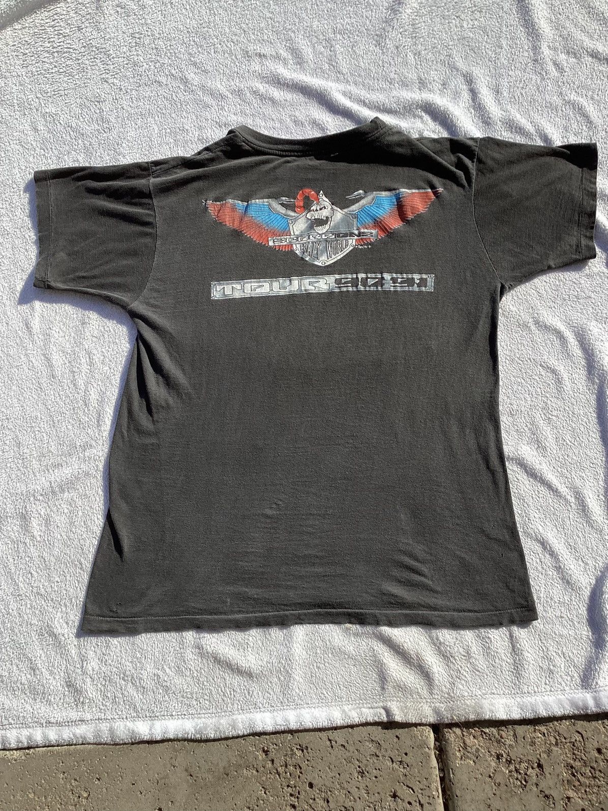 Band Tees Vtg 1990s scorpions, crazy world tour single stitch band Tee Size US L / EU 52-54 / 3 - 3 Thumbnail