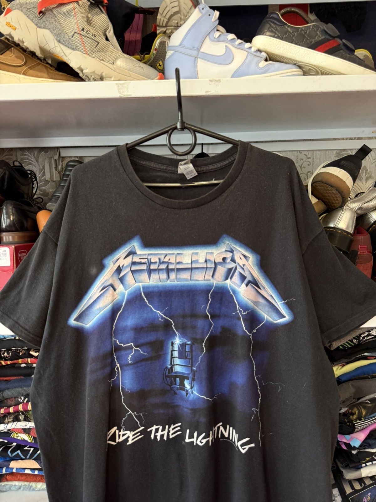 Band Tees × Vintage Vintage Metallica 2017 Ride The Lightning Sun Faded T-Shirt Size US XL / EU 56 / 4 - 2 Thumbnail