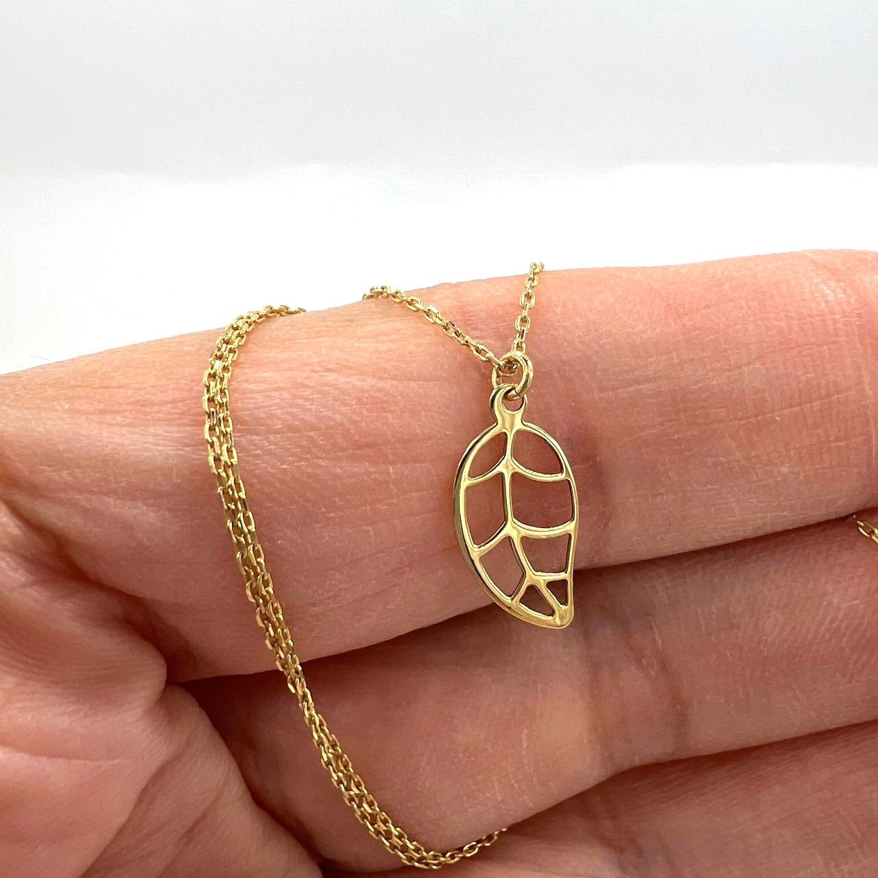 Other New Delicate 14K yellow gold necklace leaf design Size ONE SIZE - 3 Thumbnail