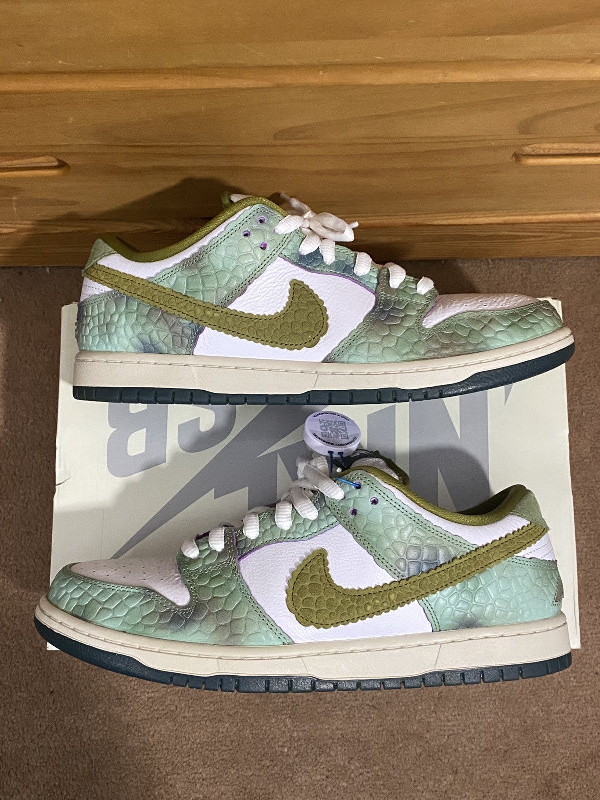 Nike SB Nike SB Dunk Low x Alexis Sablone Chameleon Size 11.5 Size US 11.5 / EU 44-45 - 2 Thumbnail