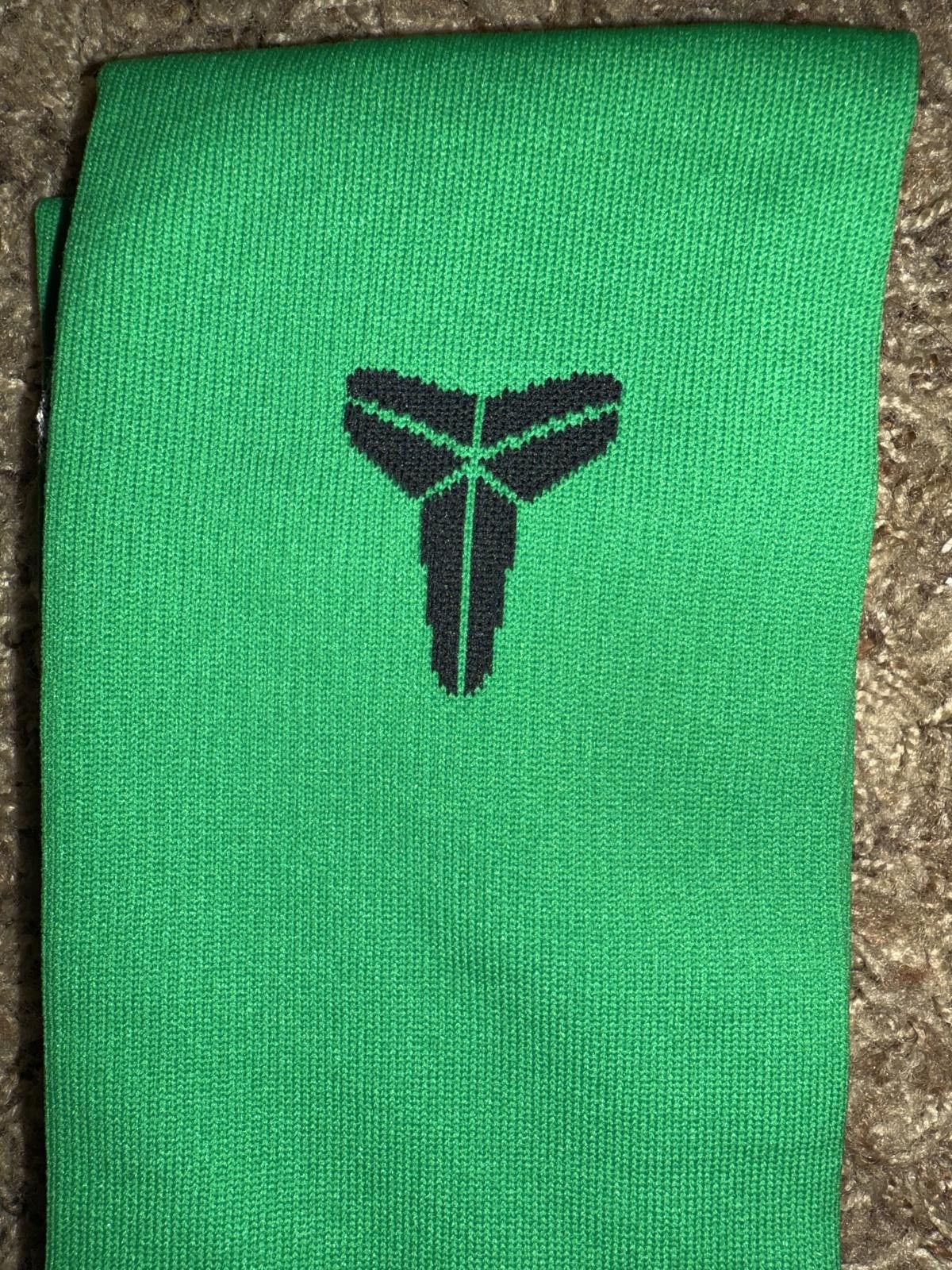 Nike UNRELEASED Nike Men’s FC Barcelona Kobe Bryant Away Socks 25/26 Sample Size ONE SIZE - 4 Thumbnail