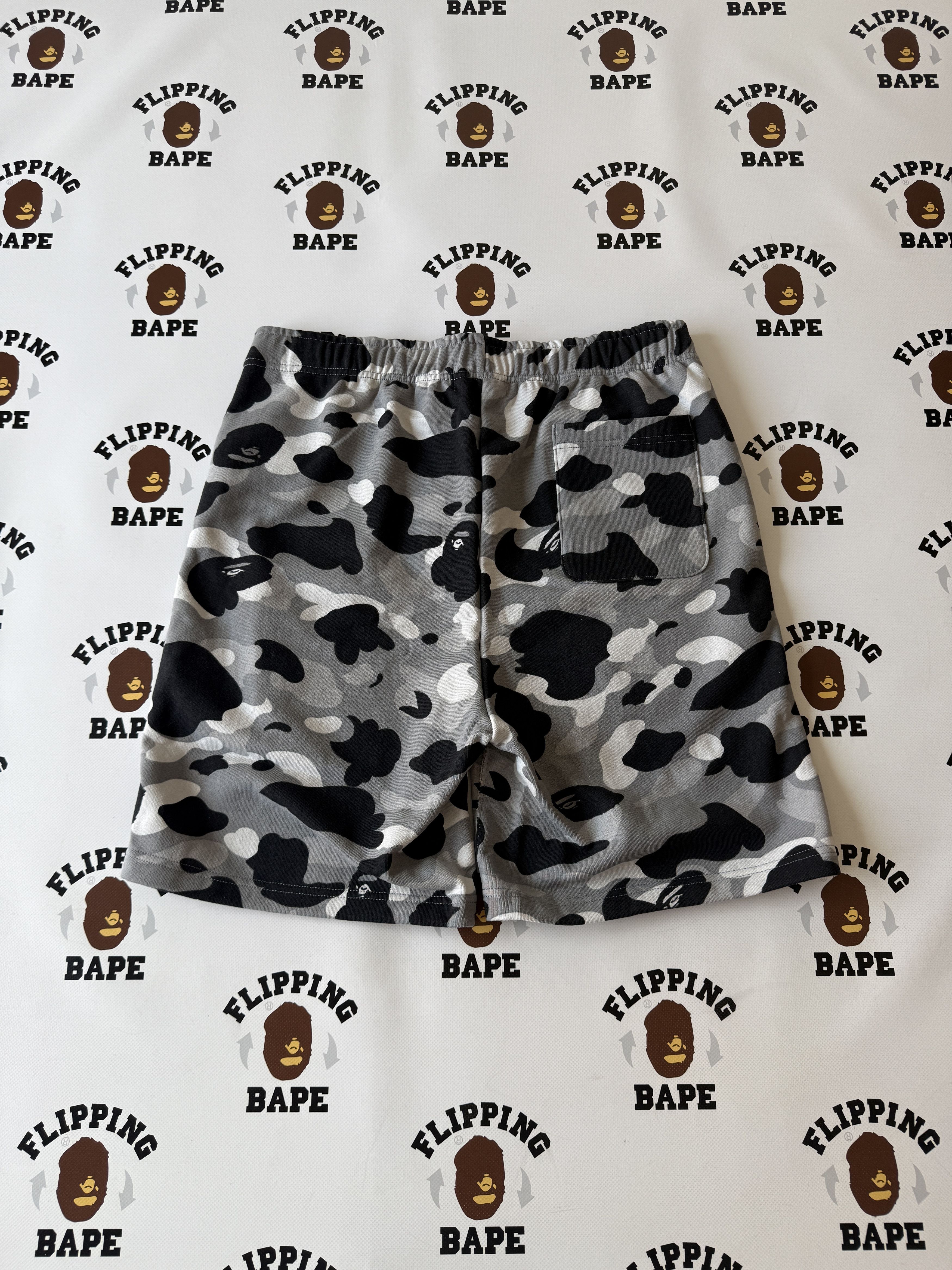 Bape 1ST CAMO SHARK REGULAR FIT SWEAT SHORTS Size US 34 / EU 50 - 2 Thumbnail