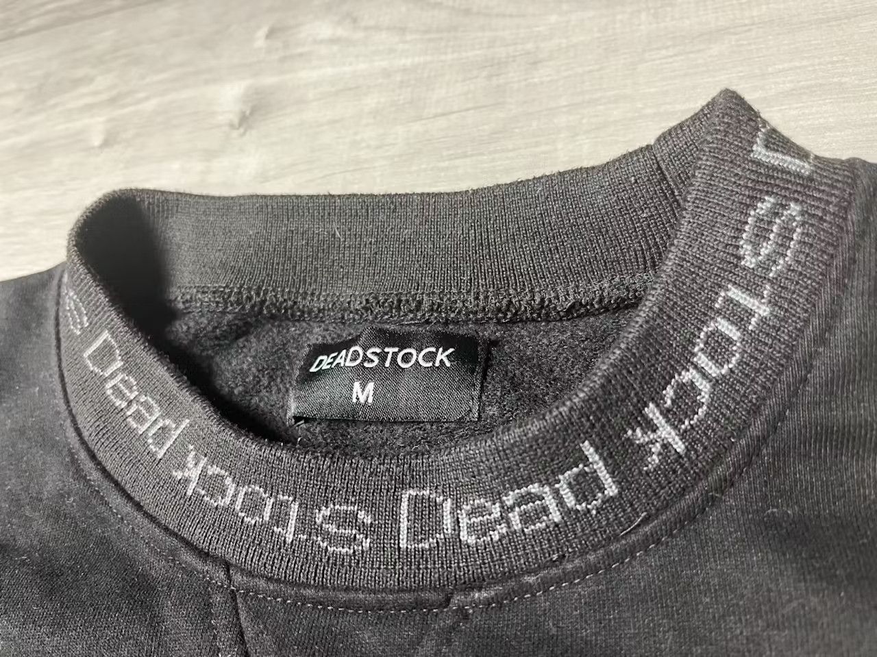 Band Tees Deadstock sweatshirt neck logo size Medium Size US M / EU 48-50 / 2 - 3 Thumbnail