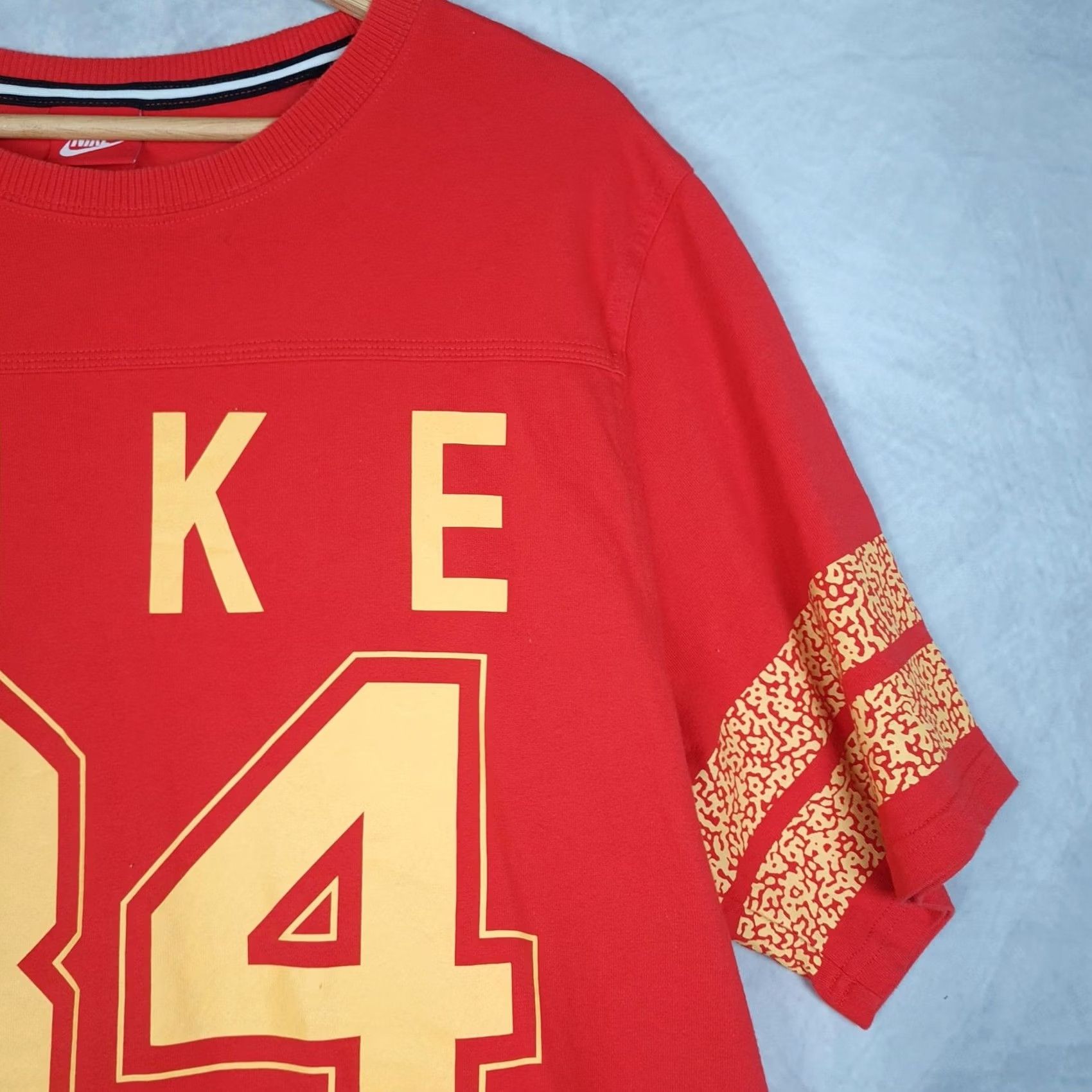 Nike Nike Shirt Mens XL Red NIKE 34 Football Jersey Graphic Tee Top Vintage No 608919-602 Size US XL / EU 56 / 4 - 4 Thumbnail