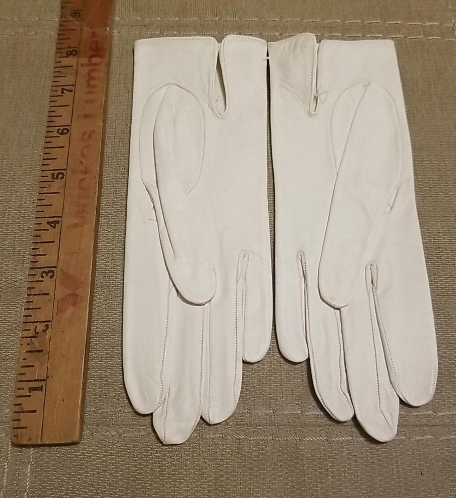 Saks Fifth Avenue Saks Fifth Ave Leather Gloves Size 6.5 White Made in France Size ONE SIZE - 3 Thumbnail