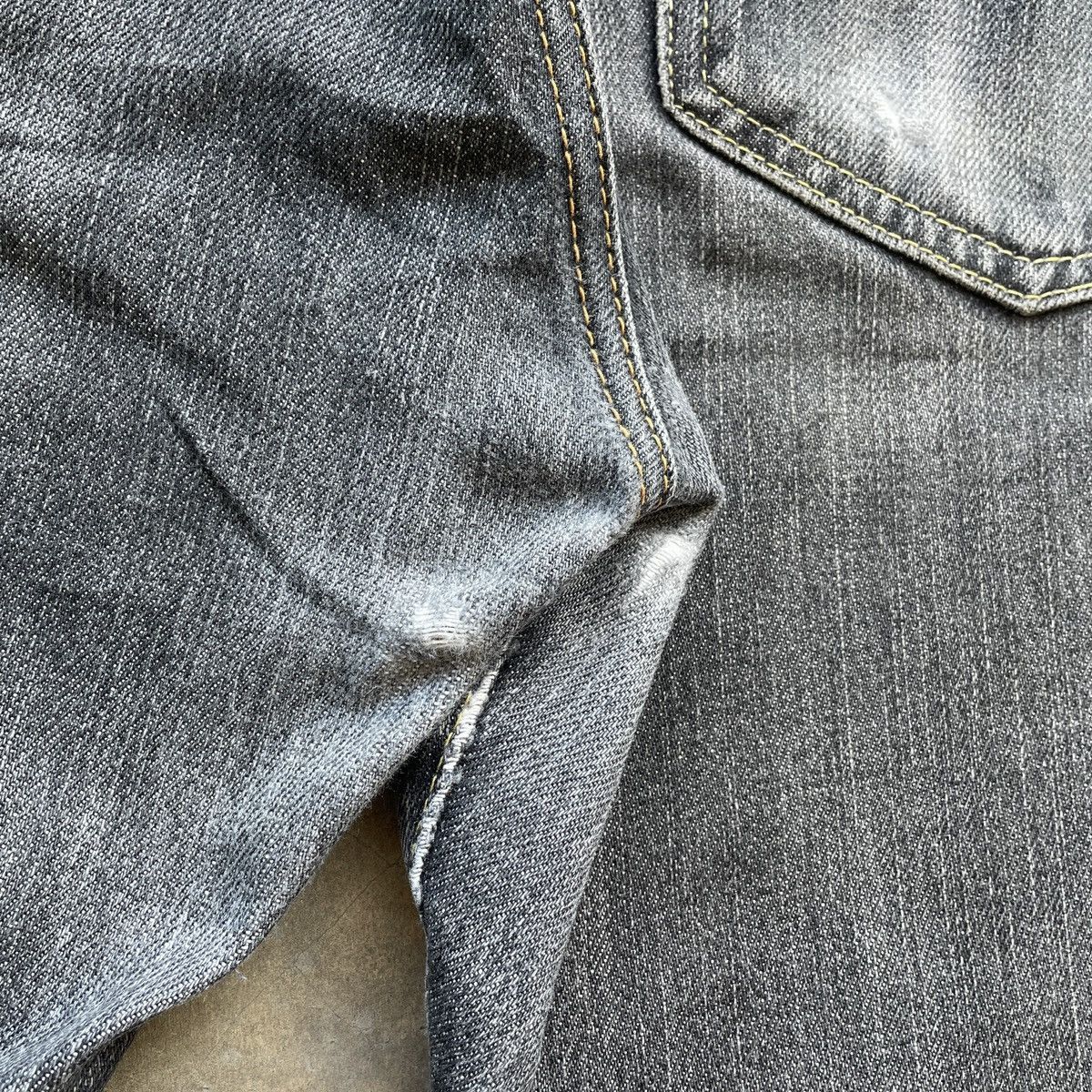 Japanese Brand Vintage Japanese UJ 002 Black Faded Denim Jeans Pants W34 Size US 34 / EU 50 - 9 Thumbnail