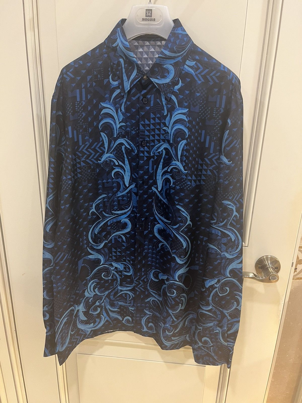 Versace hand drawn Barocco print silk shirt collar size40 Size US M / EU 48-50 / 2 - 9 Thumbnail
