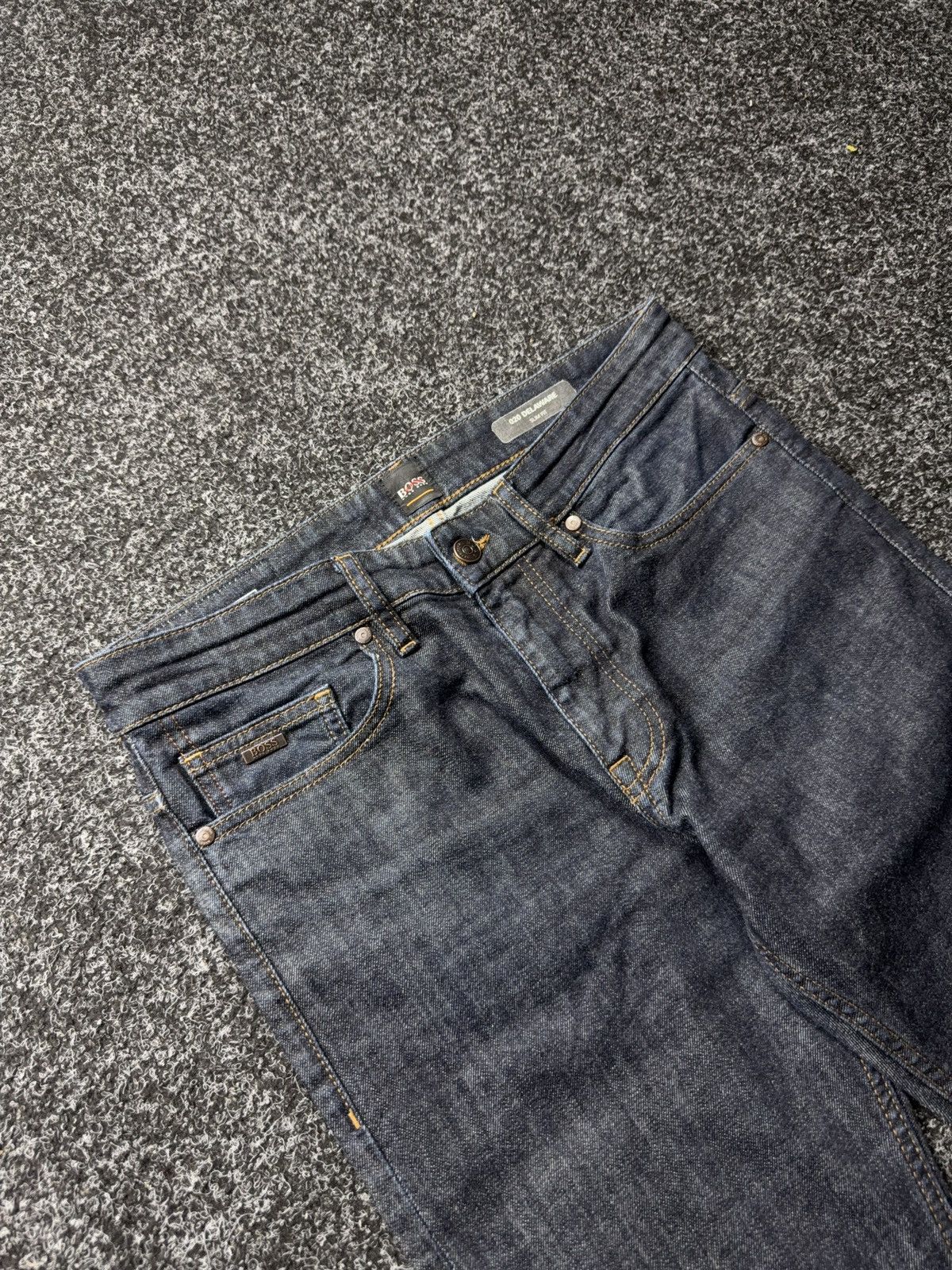Hugo Boss Luxury 00s Hugo Boss 020 Delaware Slim Fit Dark Blue Jeans Size US 31 - 6 Thumbnail