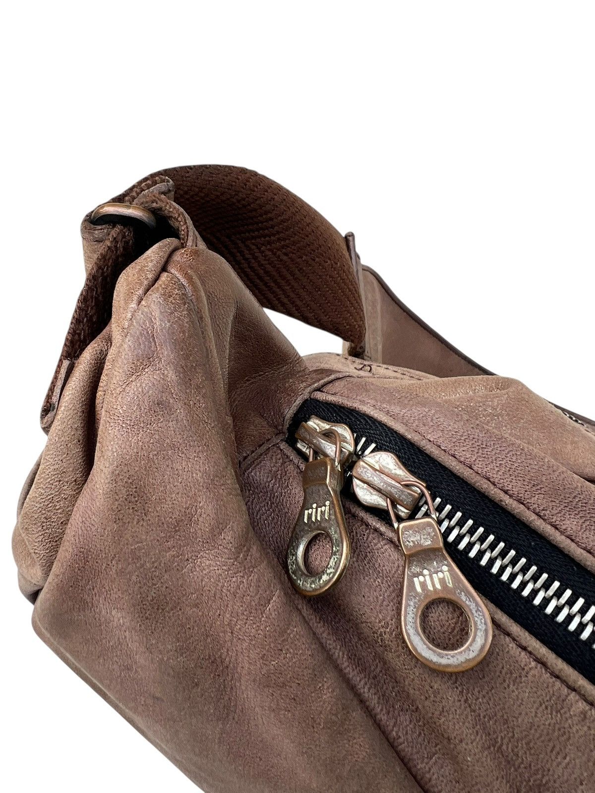 Leather Vintage Sazaby Japan RiRi Zip Patina Leather Banana Bag Size ONE SIZE - 19 Thumbnail