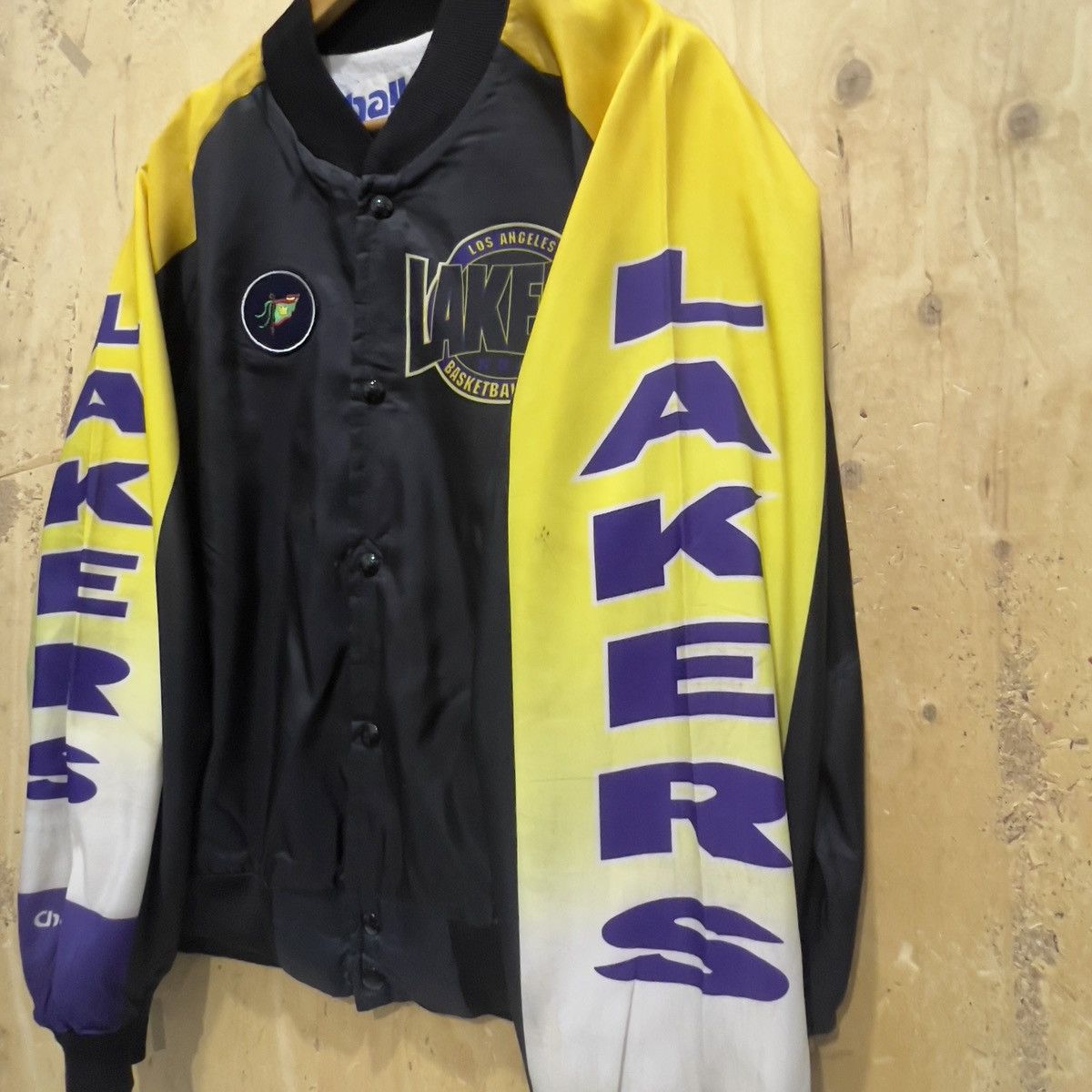NBA Rare Vintage x Varsity Lakers Tag Chalk Line Size US XL / EU 56 / 4 - 4 Thumbnail