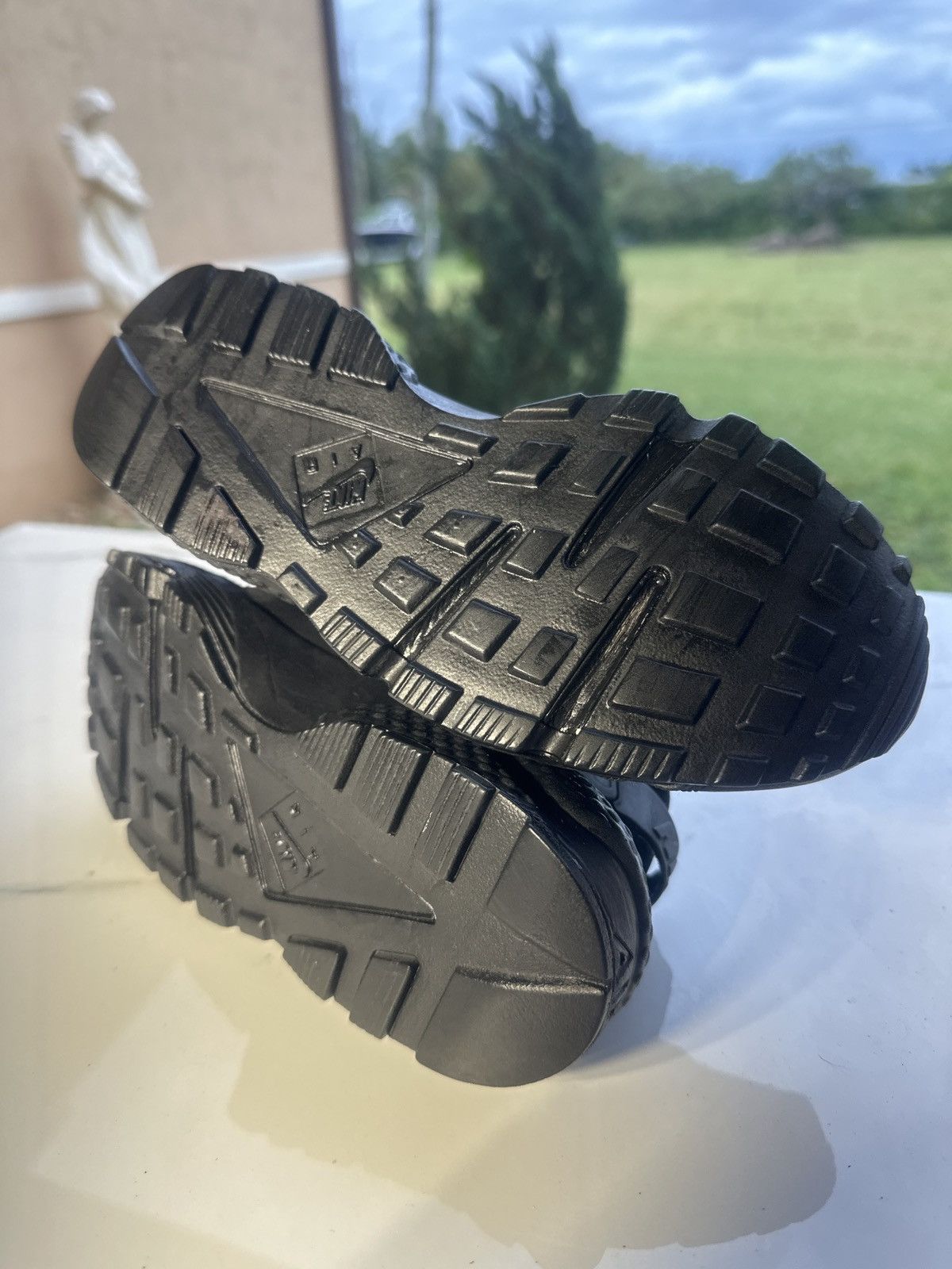 Nike Nike Air Huarache Black (Women's) Shoes Size US 6 / IT 36 - 7 Thumbnail