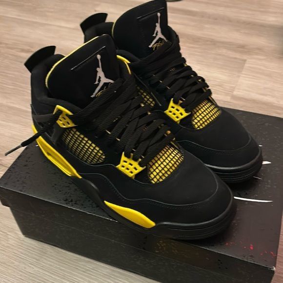 Jordan Brand Jordan’s 4 Yellow Thunder Size US 8 / EU 41 - 1 Thumbnail