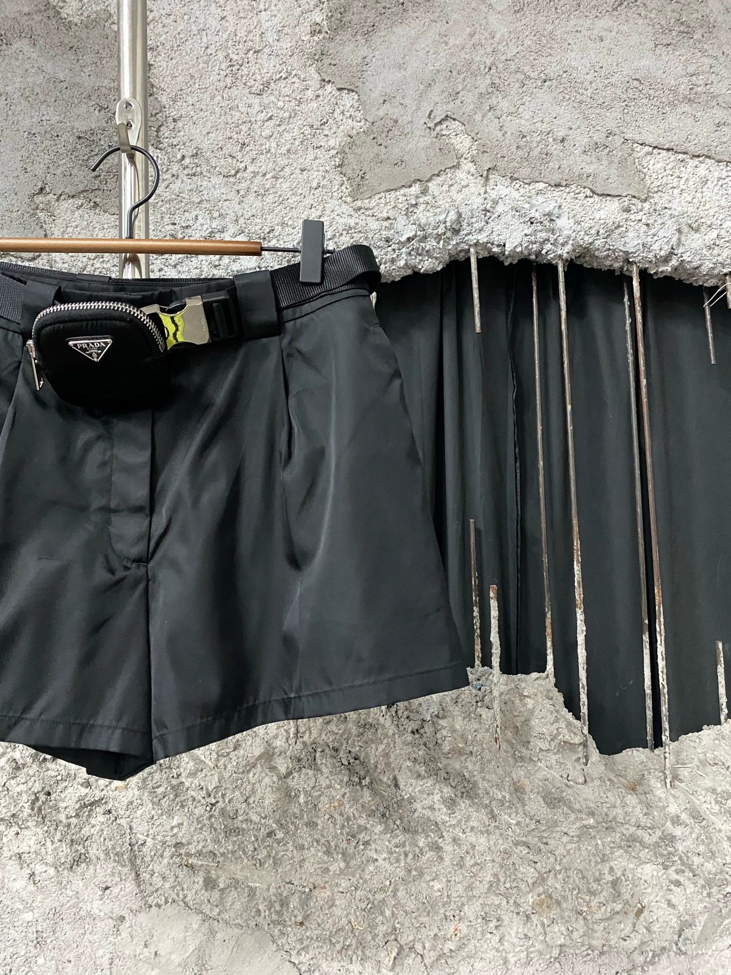 Prada Prada Triangle Bag Shorts Size: 42 Size US 26 / EU 42 - 4 Thumbnail