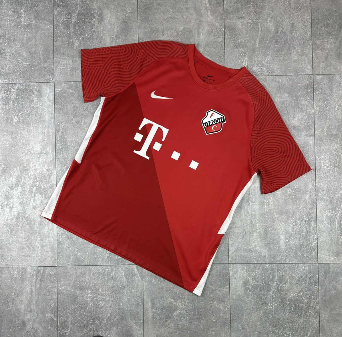 Nike Nike FC Utrecht 2019/20 Home Soccer Jersey Size US XL / EU 56 / 4 - 1 Thumbnail