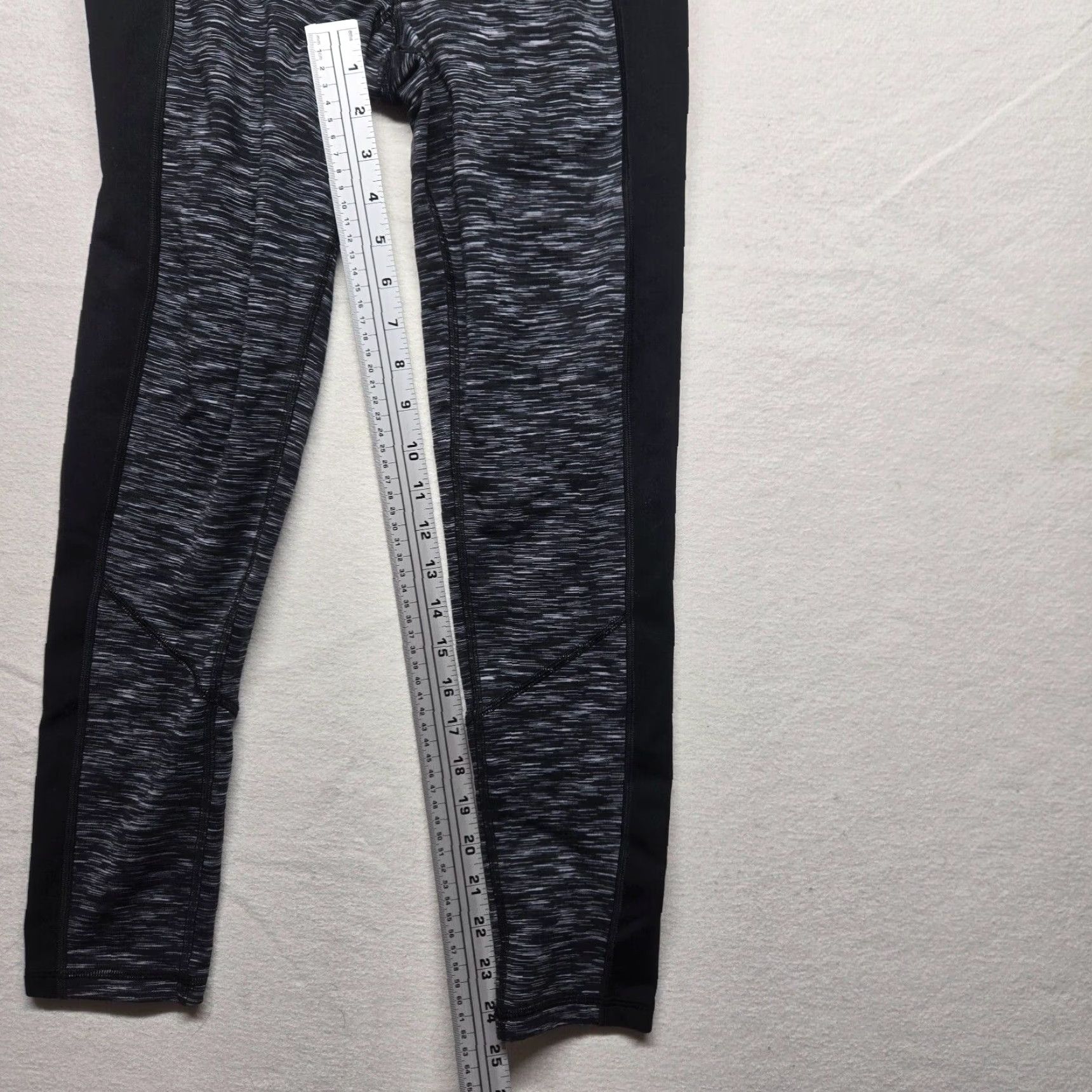 Calvin Klein Calvin Klein Performance Leggings Women's Size M Medium Gray Black Activewear Running & Jogging Pants Elastic Waist Pocket Size 32" / US 10 / IT 46 - 6 Thumbnail