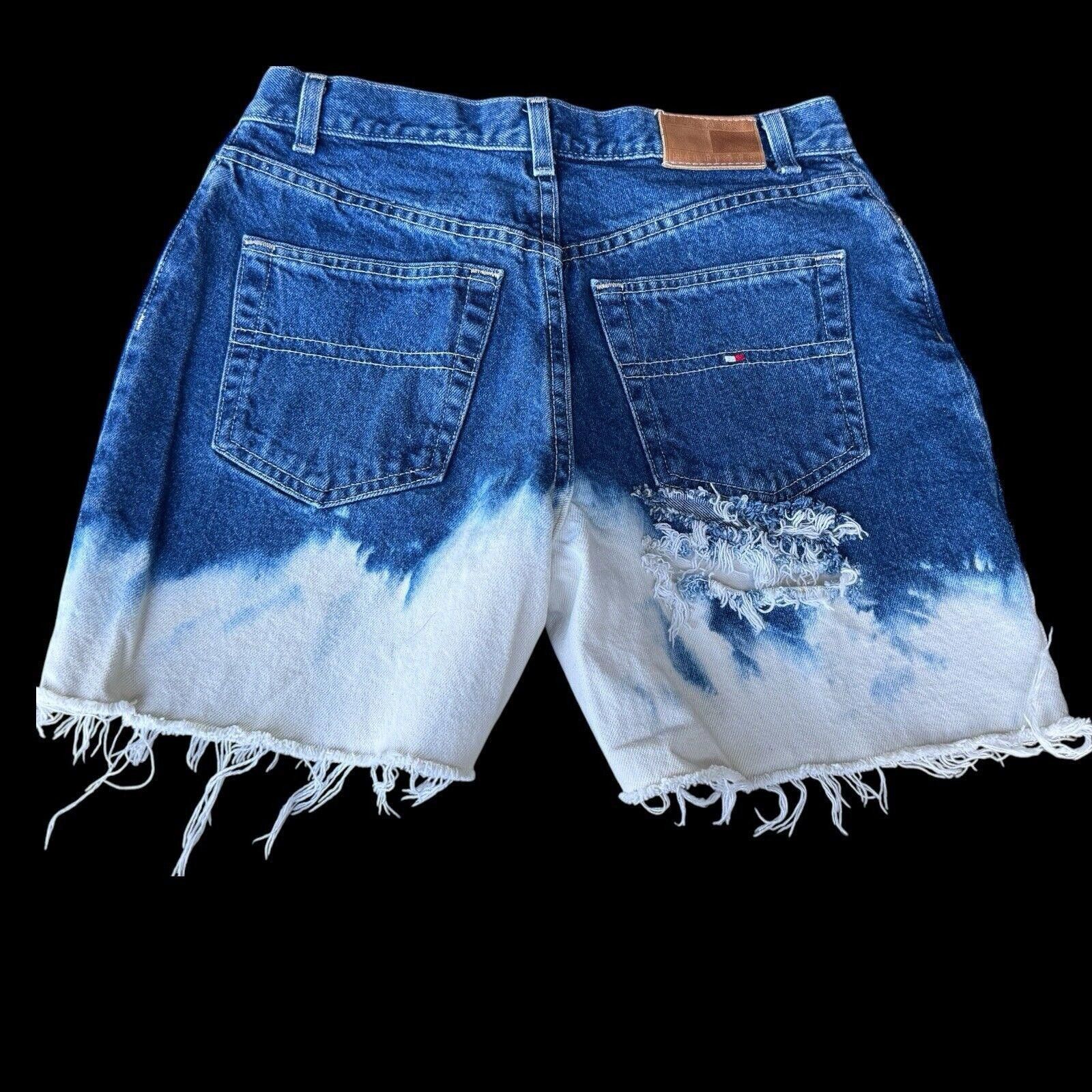 Tommy Hilfiger Vintage Tommy Hilfiger Dip Dyed Denim Shorts Sz 6 Size 28" / US 6 / IT 42 - 4 Thumbnail