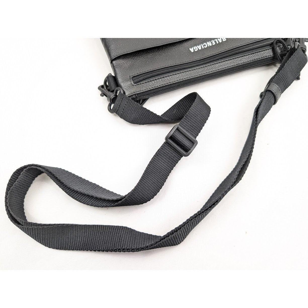 Balenciaga o1rshd1 Size: OS / Calf Grained Explore Crossbody Flat Pouch Size ONE SIZE - 18 Thumbnail