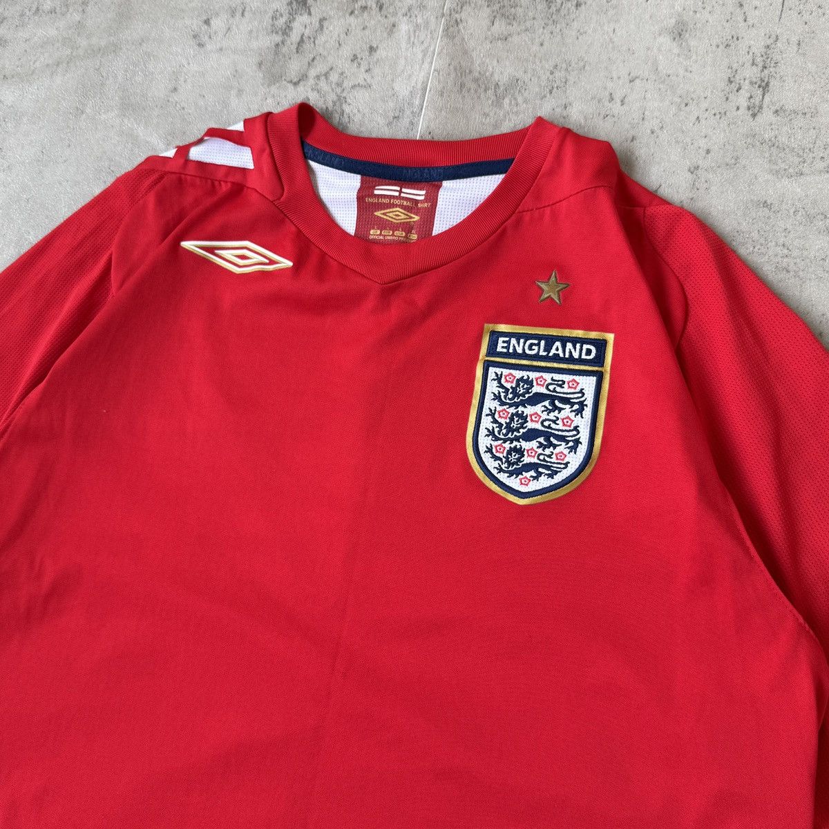 Umbro Vintage 2006-2008 England Away Football Jersey / Umbro Red Size US L / EU 52-54 / 3 - 4 Thumbnail