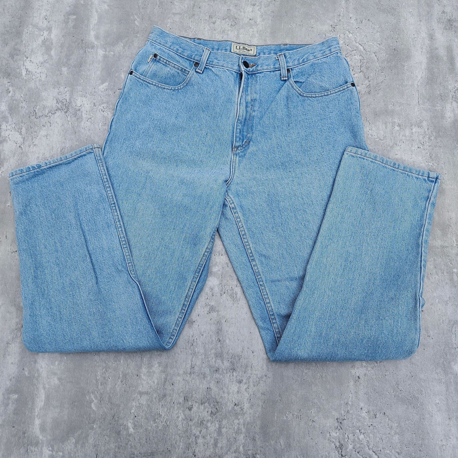 L.L. Bean VINTAGE MENS L. L. BEAN NATURAL FIT BLUE JEANS SIZE 35 X 34 Size US 35 - 4 Thumbnail