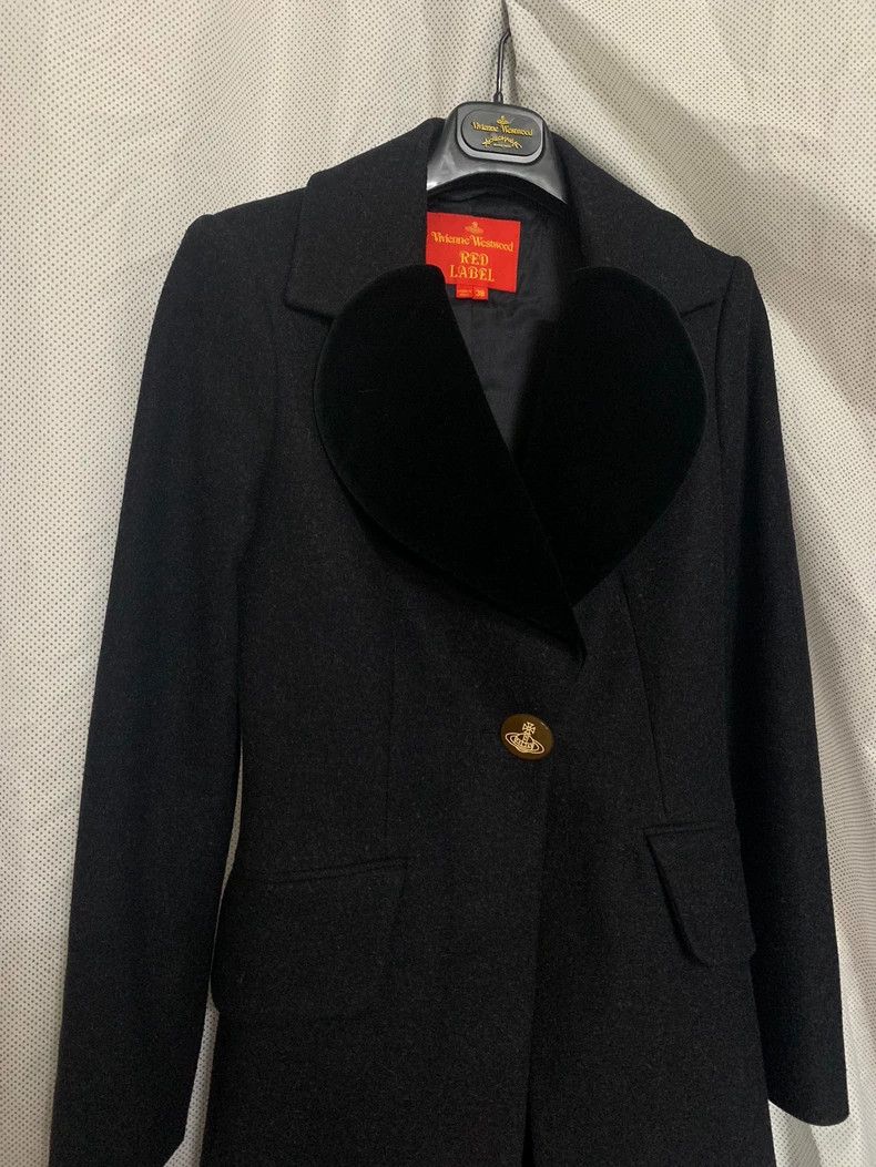 Vivienne Westwood Vivienne Westwood Love wears a black wool velvet overcoat Size XS / US 0-2 / IT 36-38 - 4 Thumbnail