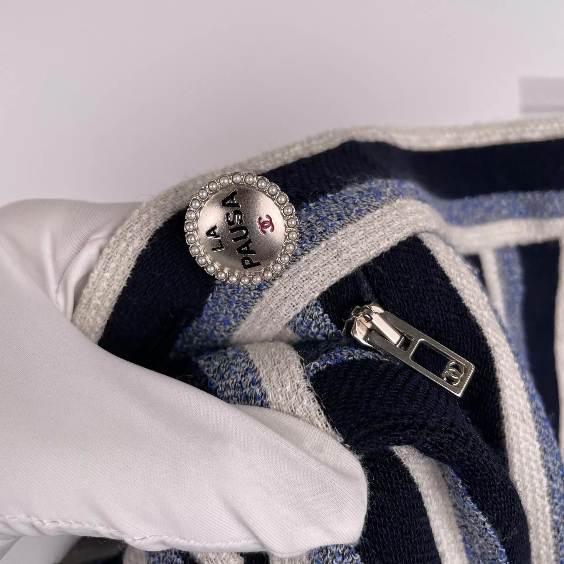 Chanel CHANEL Wool Canvas Color Block Blue White Pants Size 40 Size 28" / US 6 / IT 42 - 7 Thumbnail
