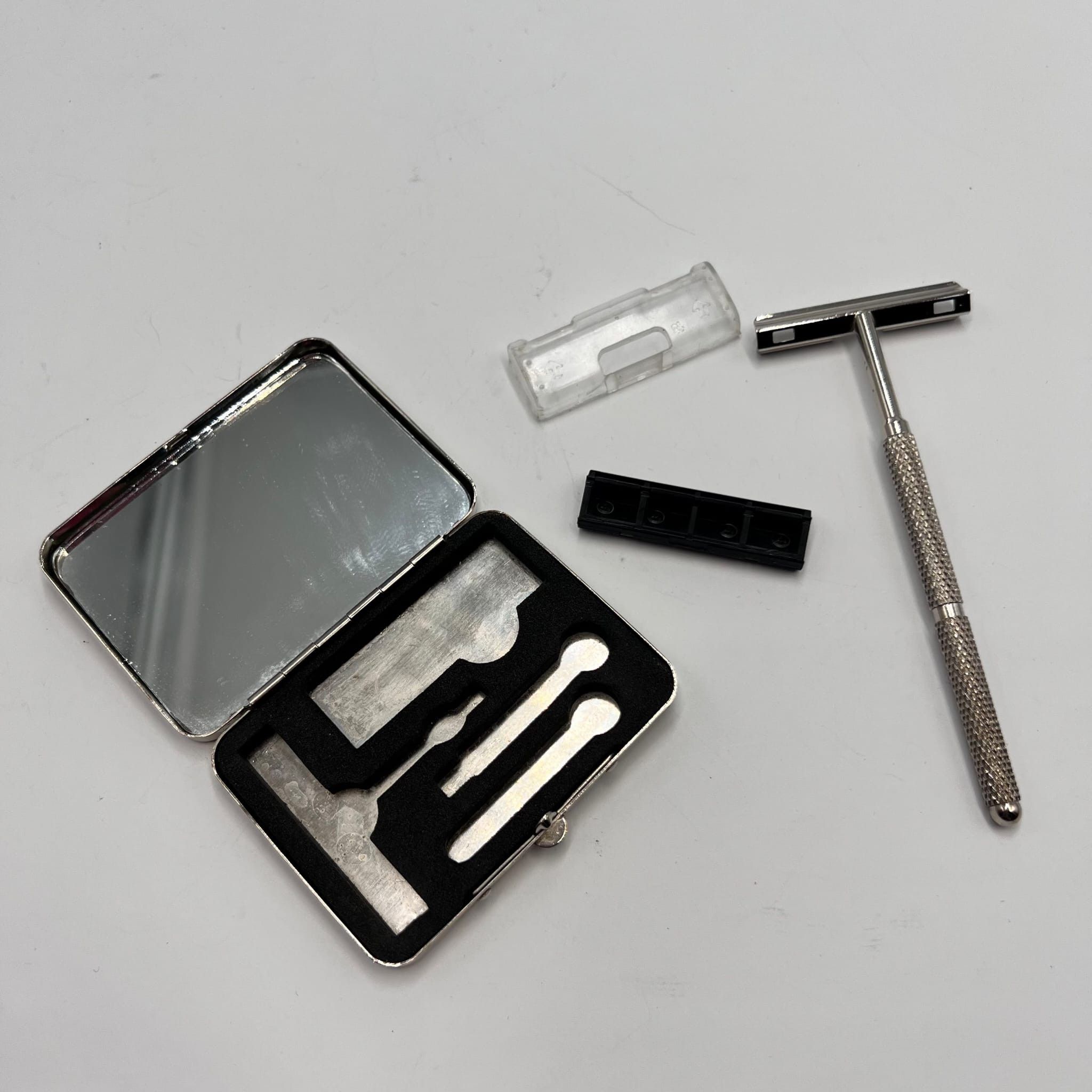 Vintage Vintage Miniature Travel Shaving Set with Mirror 1950s Size ONE SIZE - 10 Thumbnail
