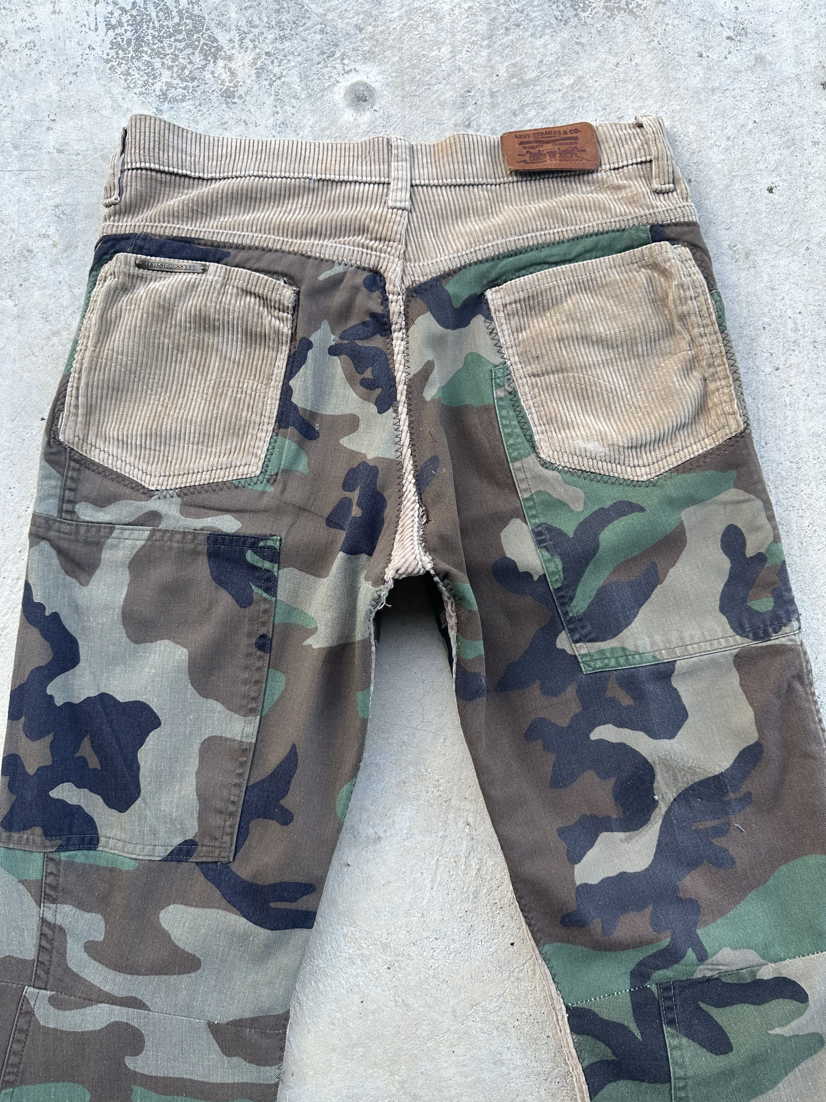 Levi's Vintage Levis 80s No 10 Reconstructed Woodland Camo Curduroy Size US 29 - 13 Thumbnail