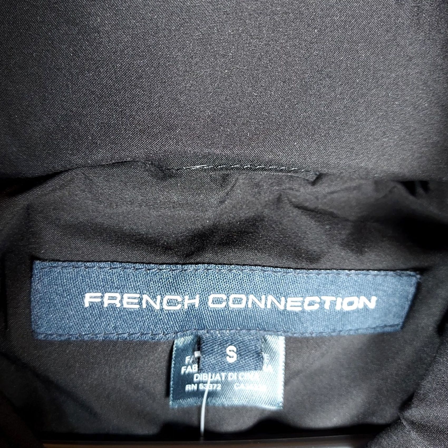 French Connection French Connection Puffer Vest Hooded Insulated Black Women S Small Outerwear, Casual Winter Fall Spring, Polyester Shell, Regular Fit, Vest Size S / US 4 / IT 40 - 3 Thumbnail